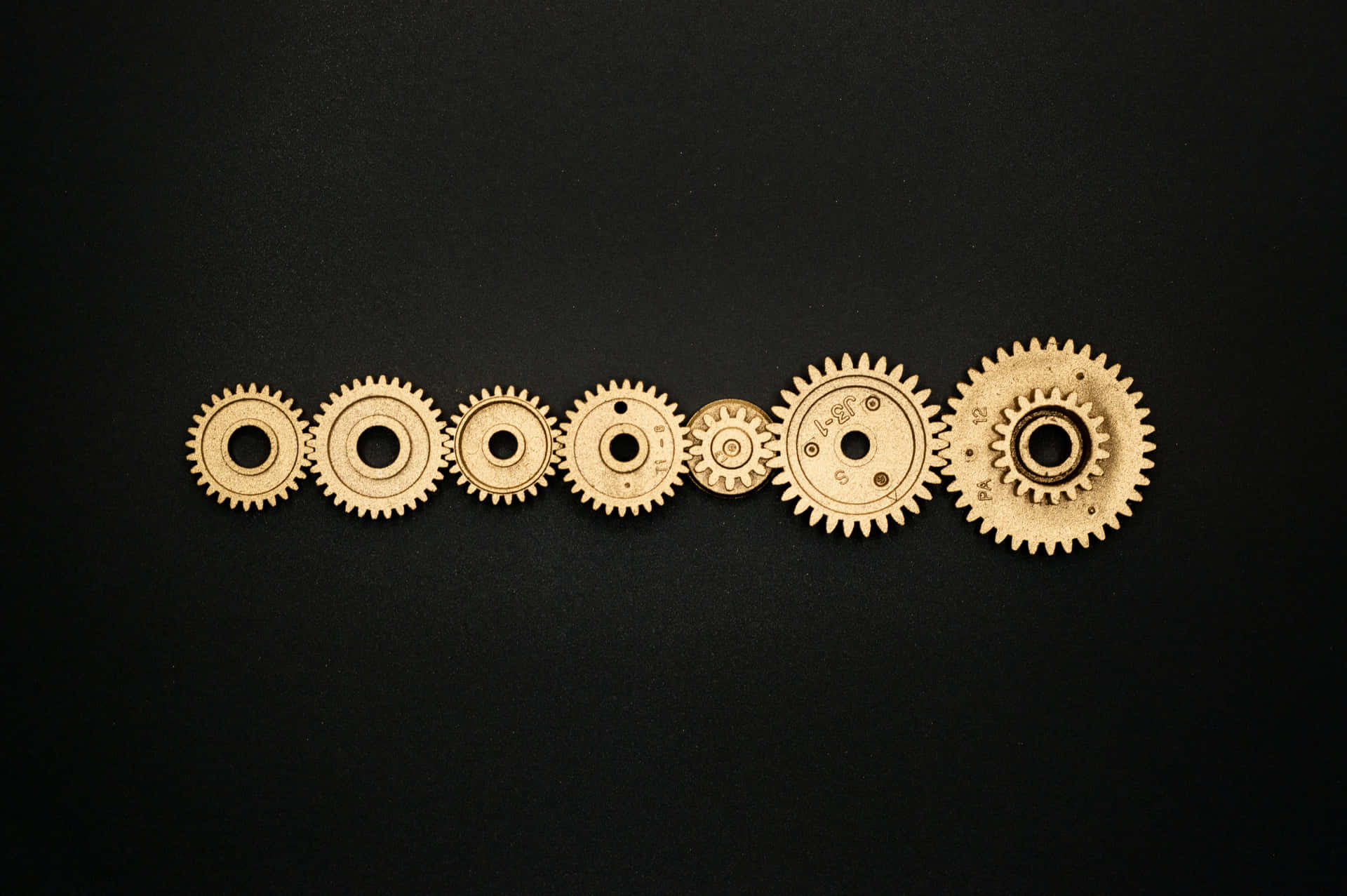 Mechanical Gearson Black Background Wallpaper