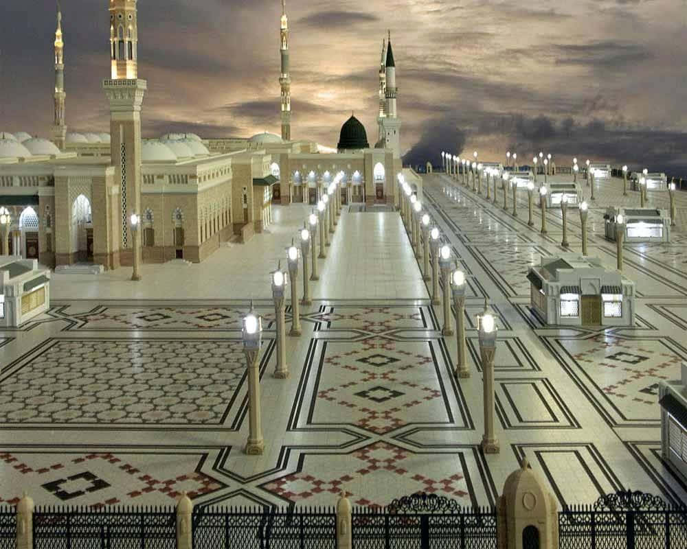 Medina,in Arabia Saudita, Con I Suoi Siti Storici E Le Sue Imponenti Moschee.