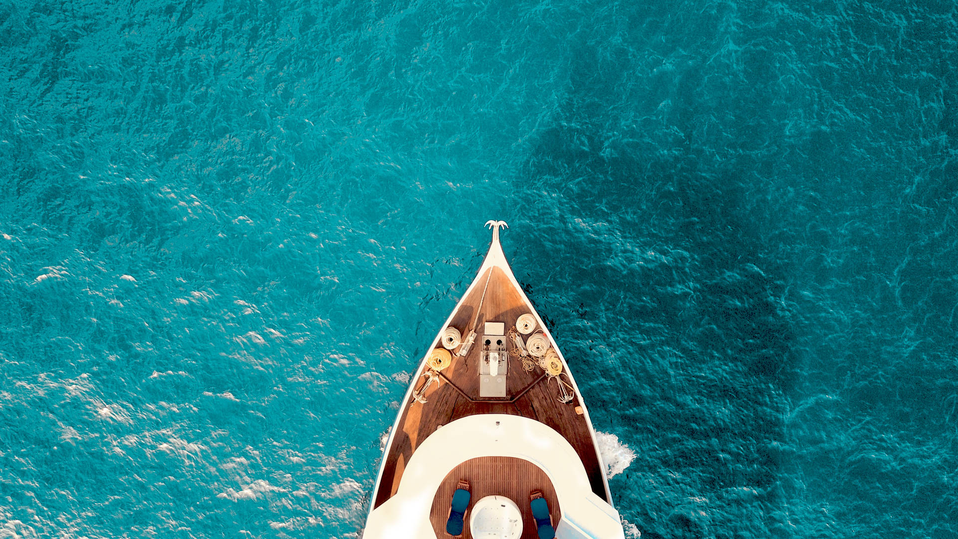 Megabarco Navegando En Un Mar Tranquilo Fondo de pantalla