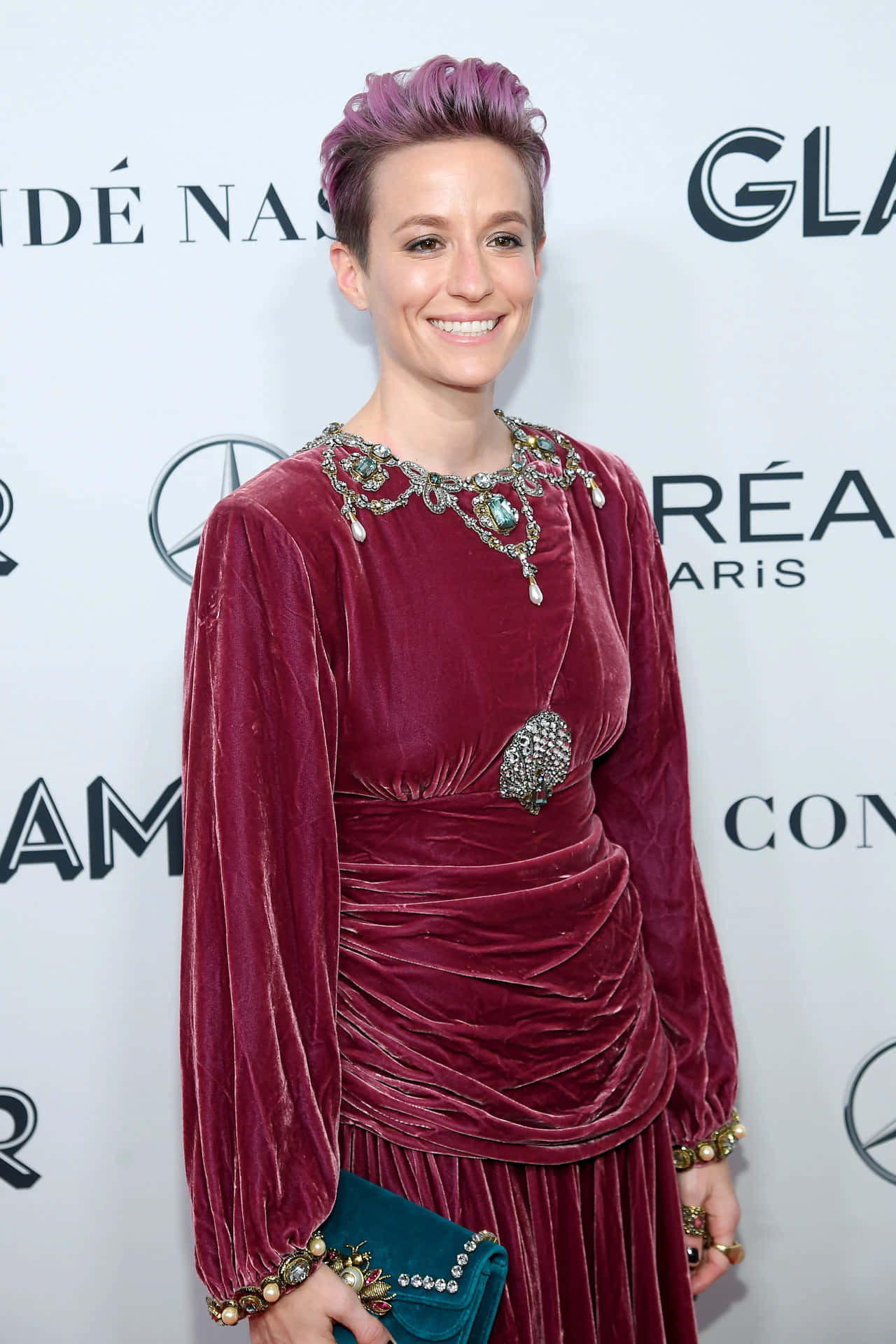 Megan Rapinoe En Robe En Velours Lors D'un Événement Fond d'écran