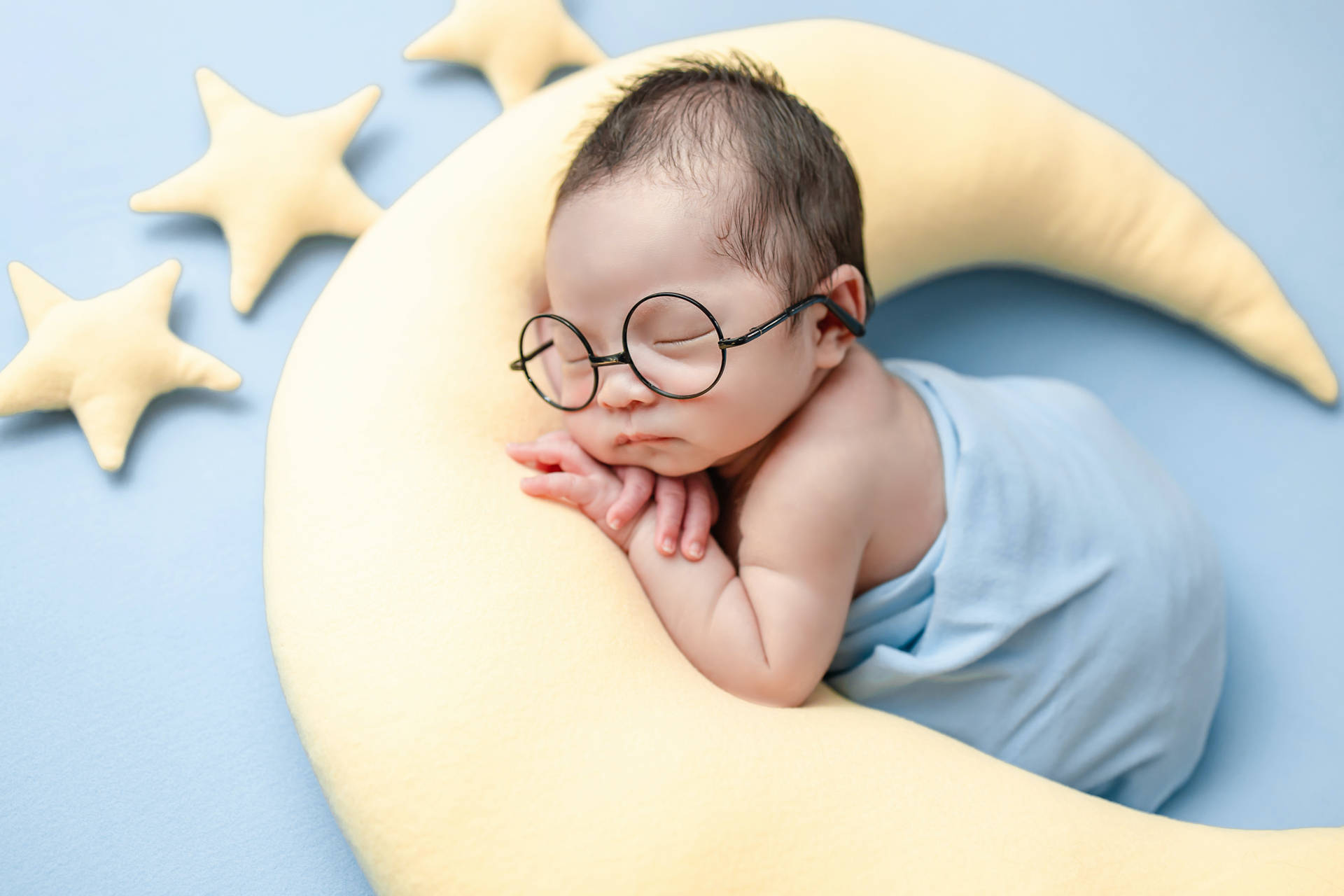 Meget Sød Baby Med Briller Wallpaper