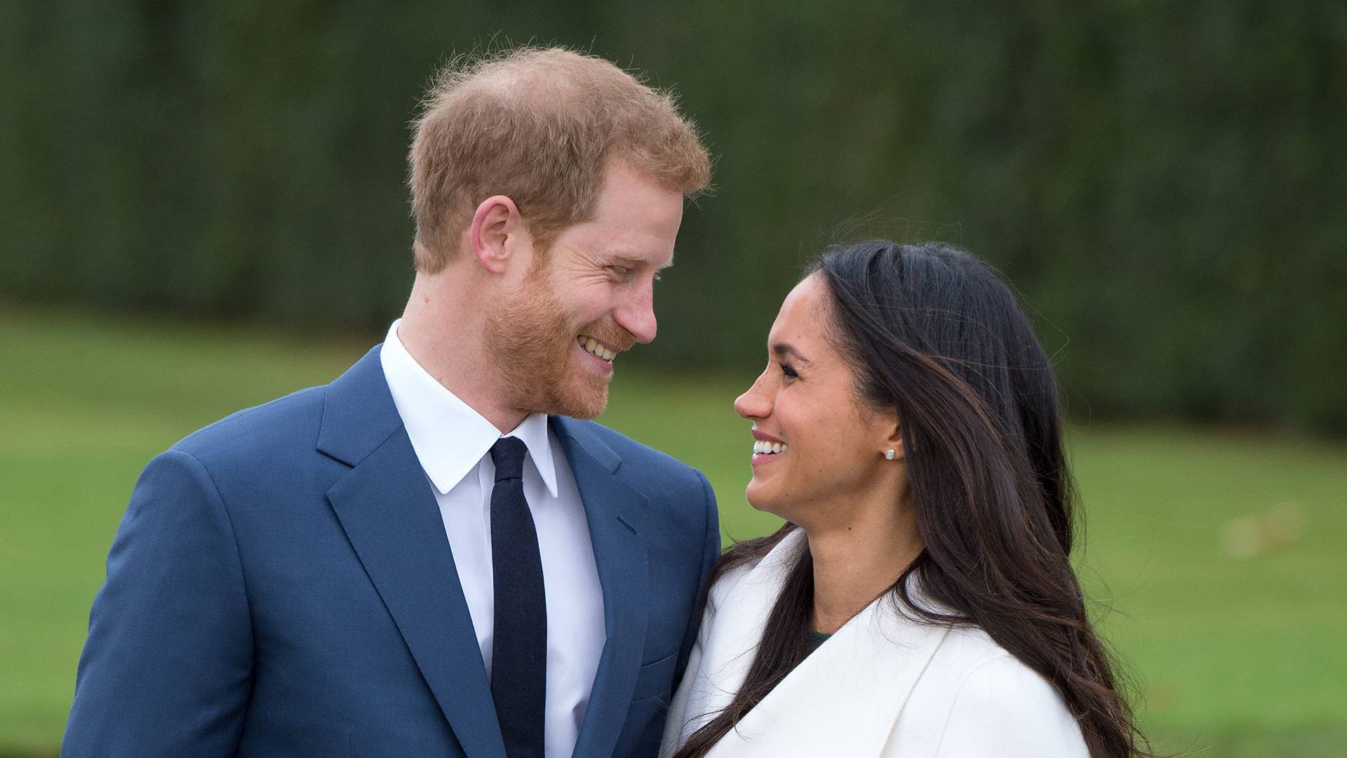 Meghan Markle And Prince Harry Inlove Wallpaper