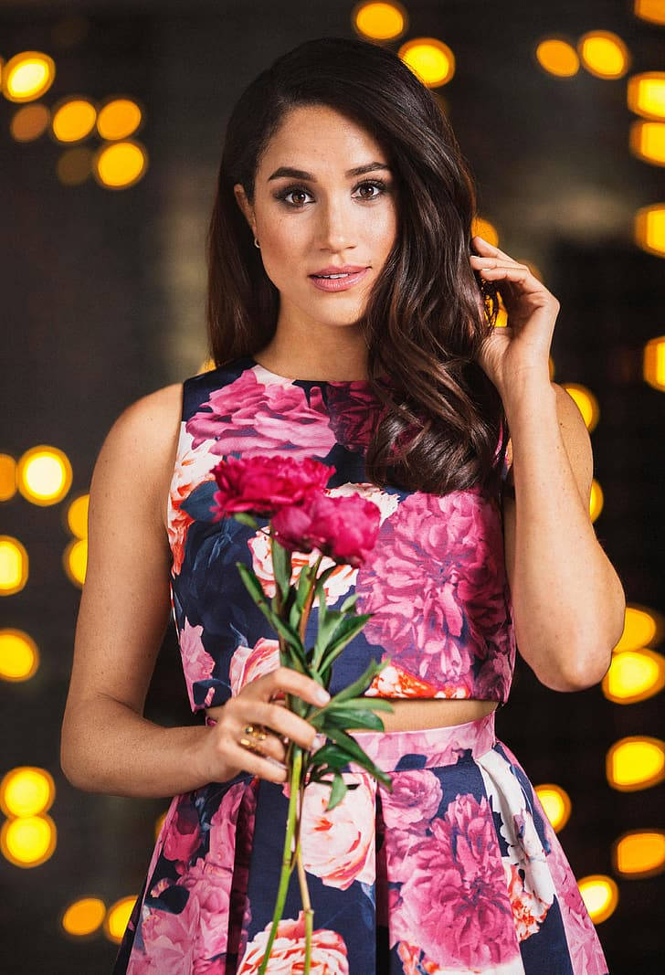 Meghan Markle Floral Dress Wallpaper