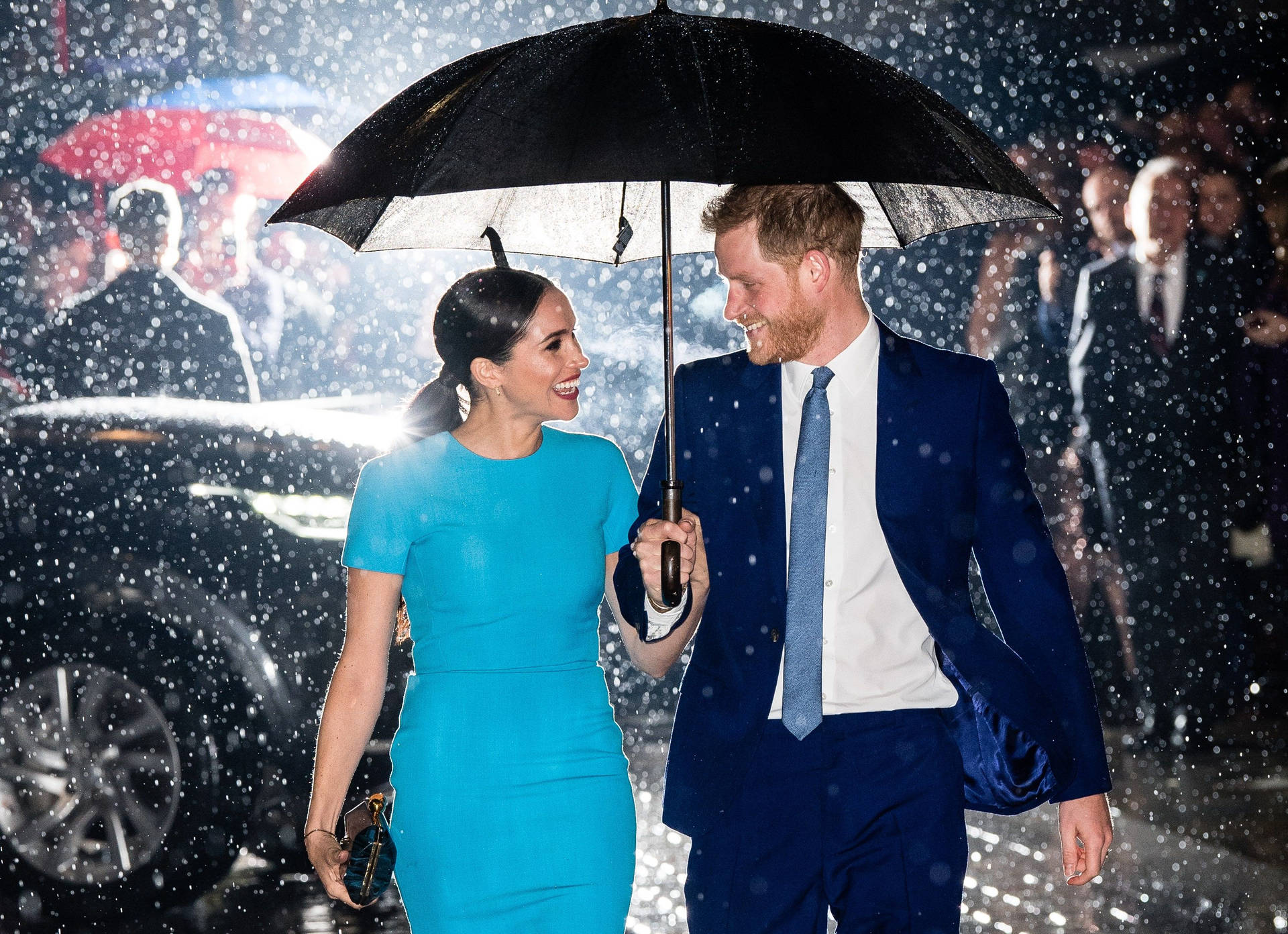 Meghan Markle and Prince Harry Strolling in the Rain Wallpaper