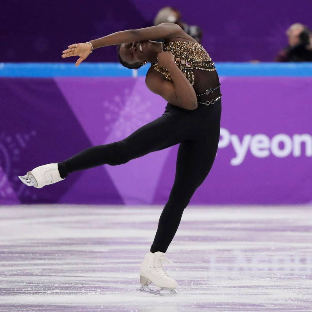 Meiteeiskunstlauf-pose Bei Den Olympischen Winterspielen 2018. Wallpaper