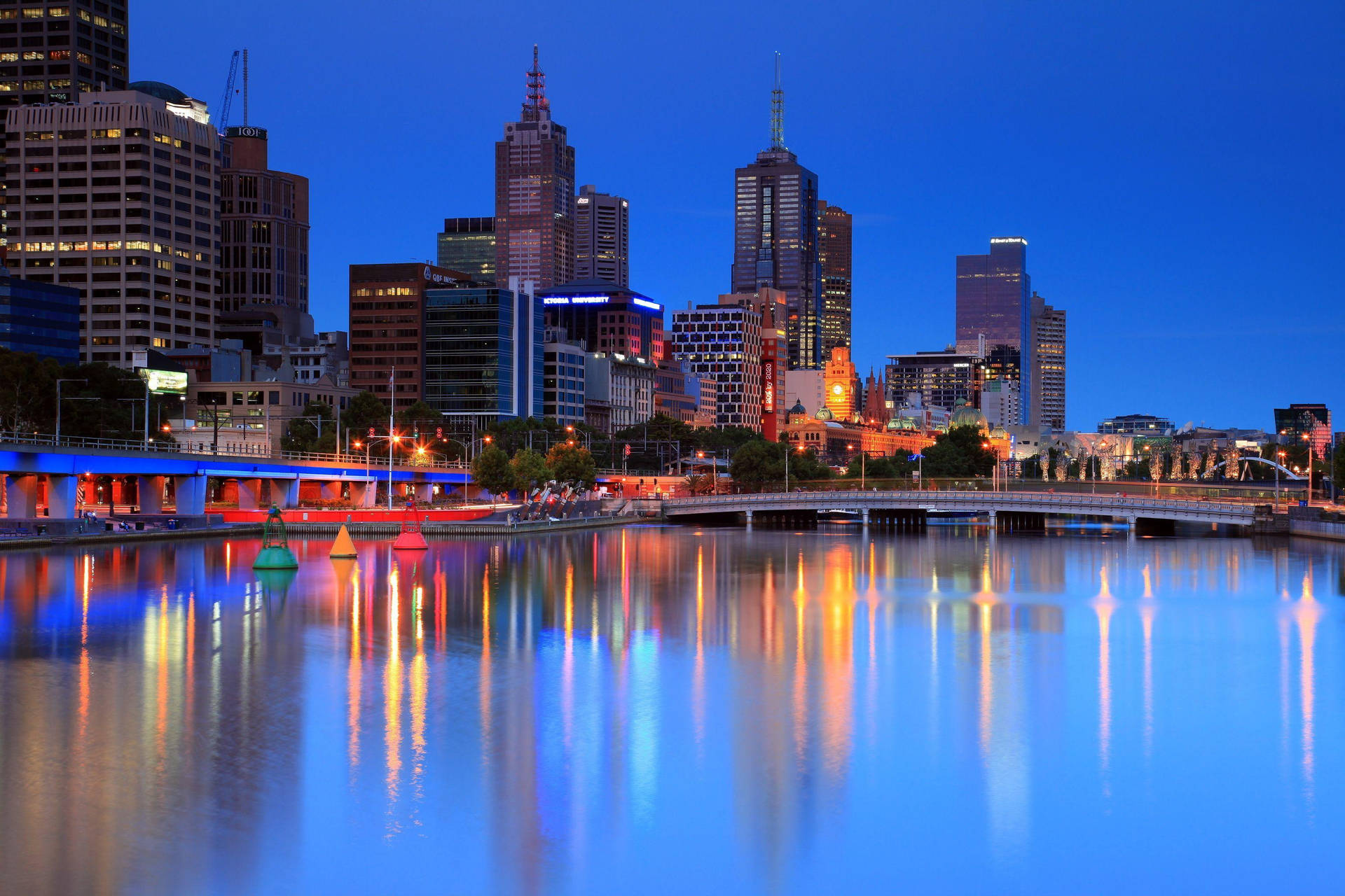 Cidadede Melbourne Ao Lago No Crepúsculo. Papel de Parede