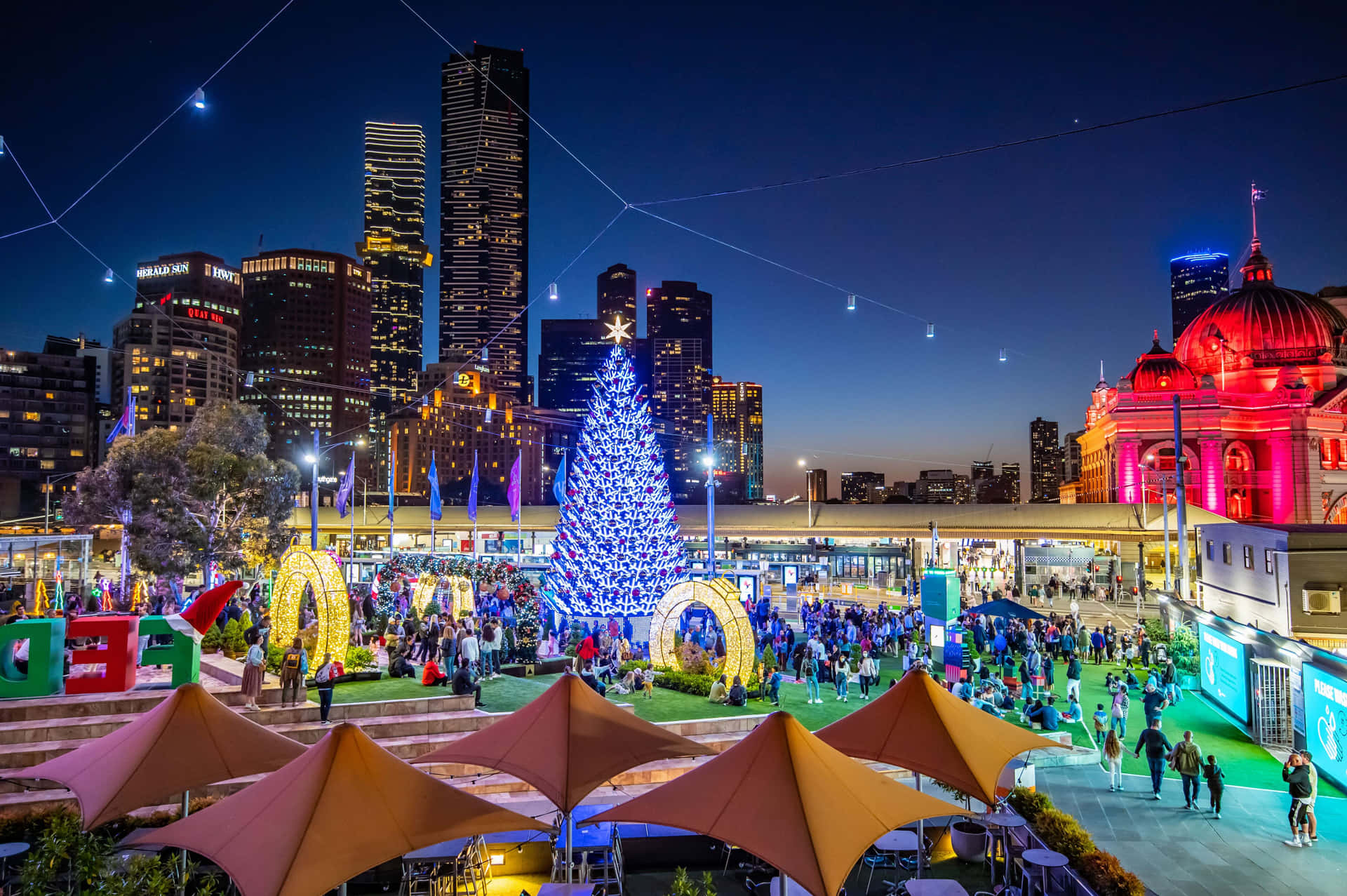 Melbourne Federation Square Christmas Evening Wallpaper