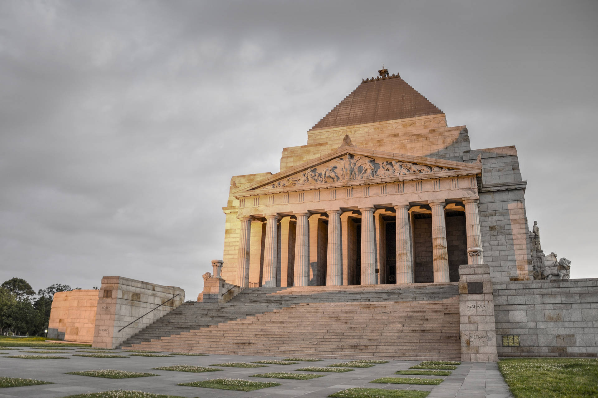 Majestic View of Melbourne's Shrine of Remembrance Wallpaper