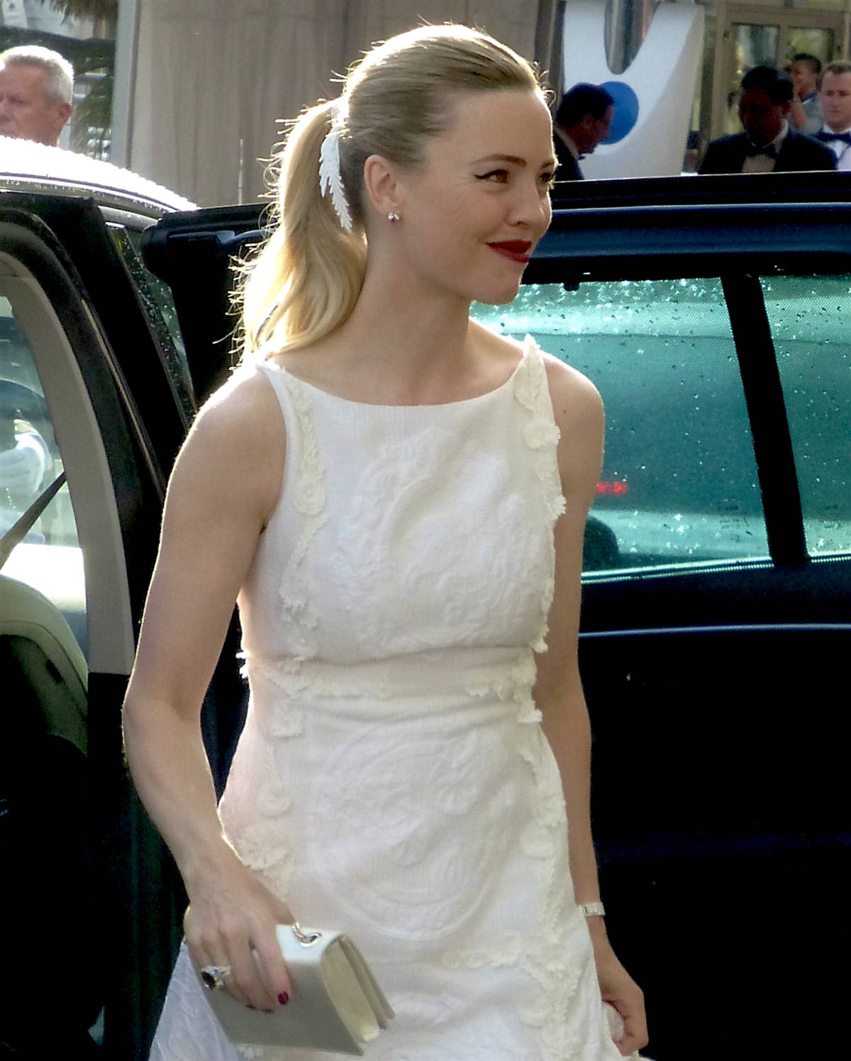 Melissa George In A White Dress Wallpaper