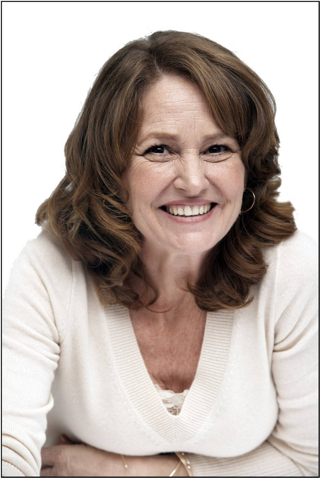 Melissa Leo Charmerende Smil iført Hvid Skjorte Tapet Wallpaper
