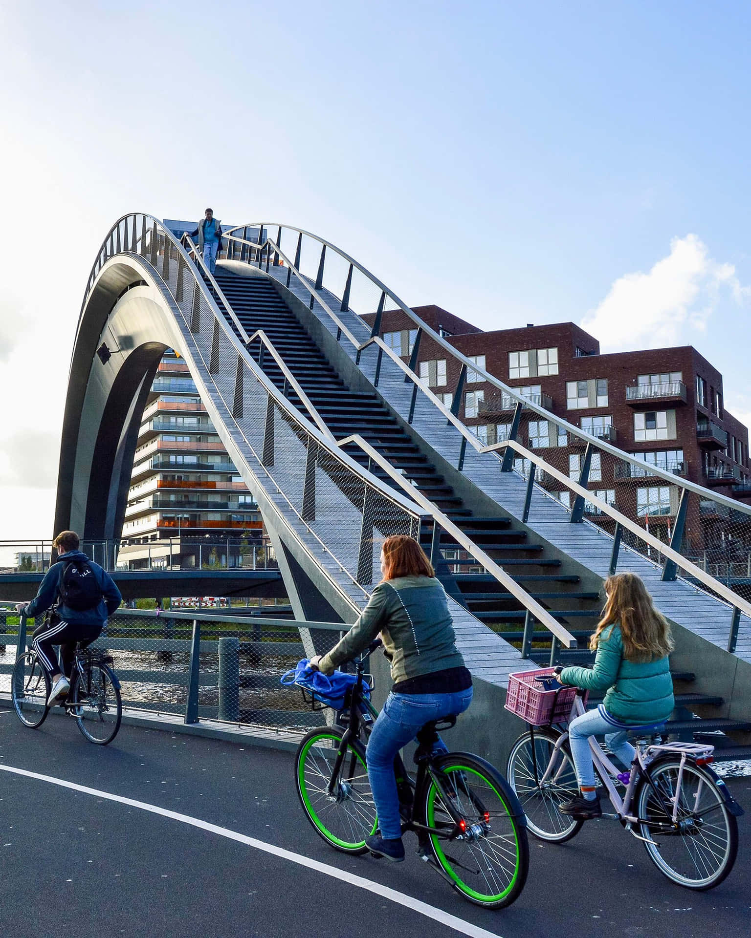 Melkwegbrug Purmerend Cyclistsand Pedestrian Wallpaper