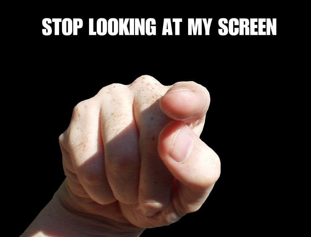 Meme Finger Bild Betyder En Bild Som Är Populär Inom Memekulturen Där En Hand Visar Ett Specifikt Finger, Ofta Med Humoristiskt Syfte.