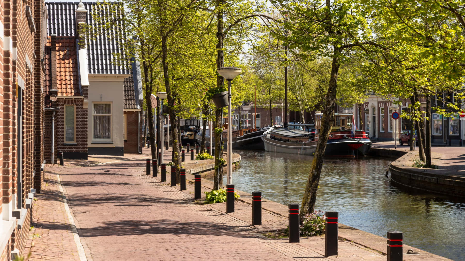 Meppel Canal View Springtime Wallpaper