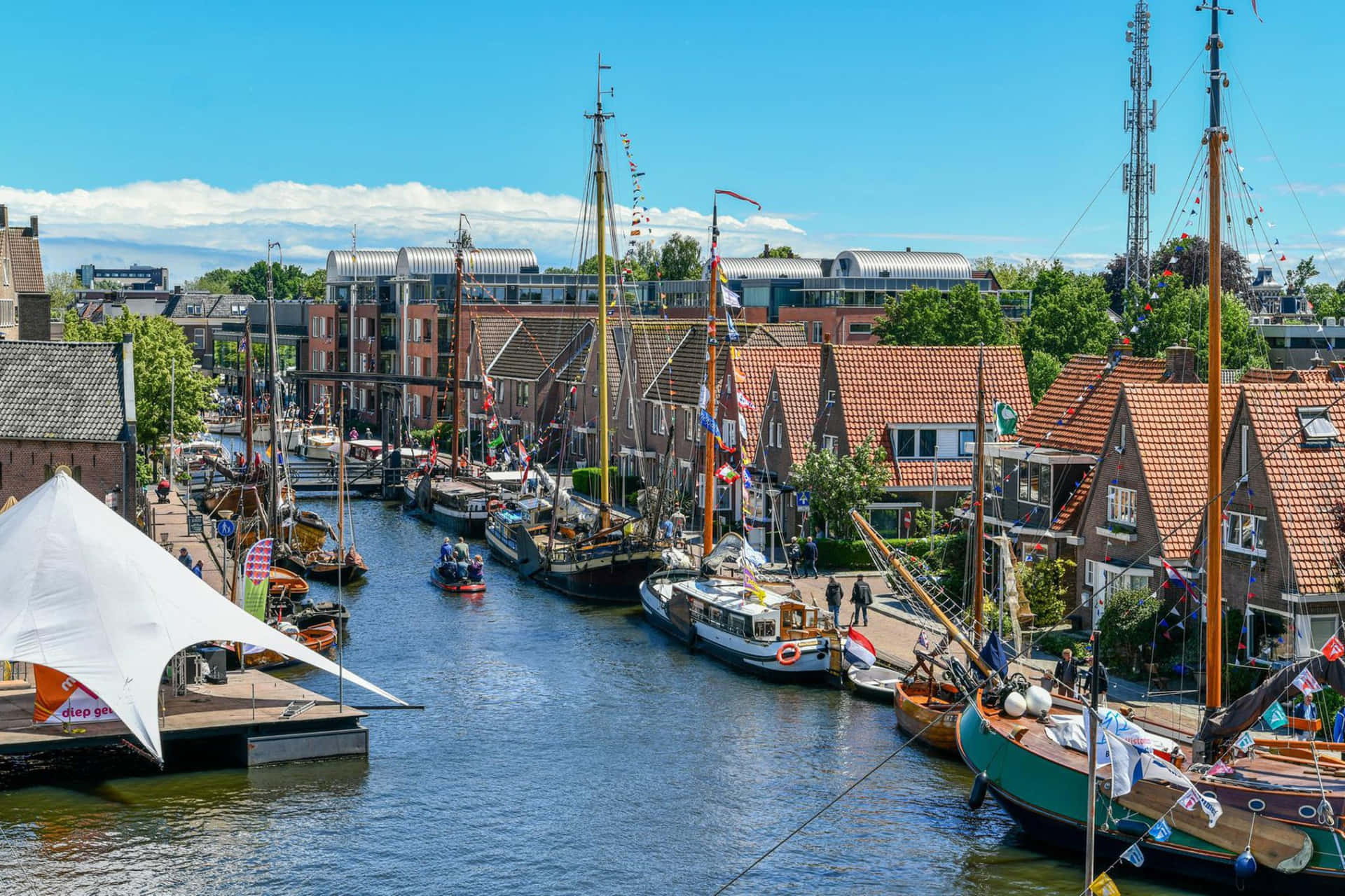 Meppel City Canal Summer View Wallpaper