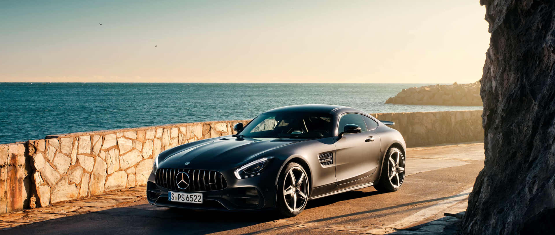 Mercedes-AMG GT er standarden for luksuspræstationer. Wallpaper