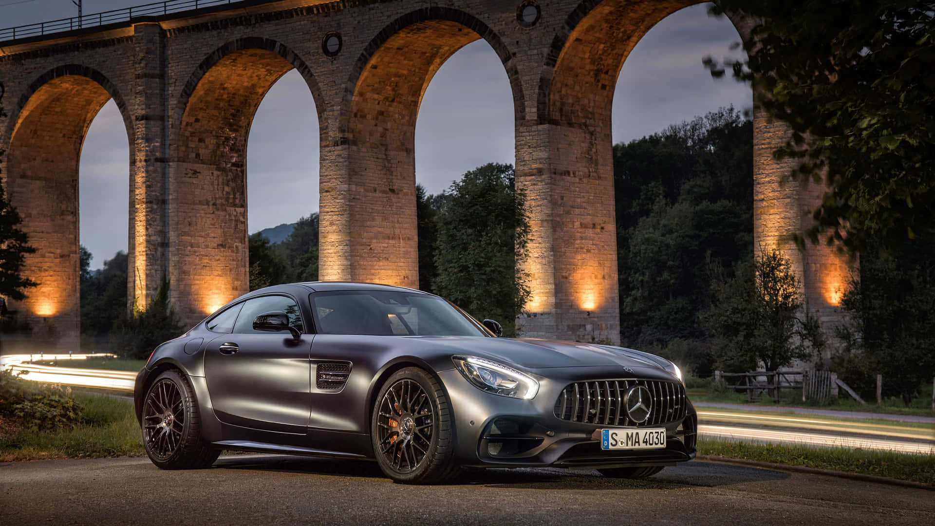 Oplev luksus kørsel med Mercedes AMG GT Wallpaper