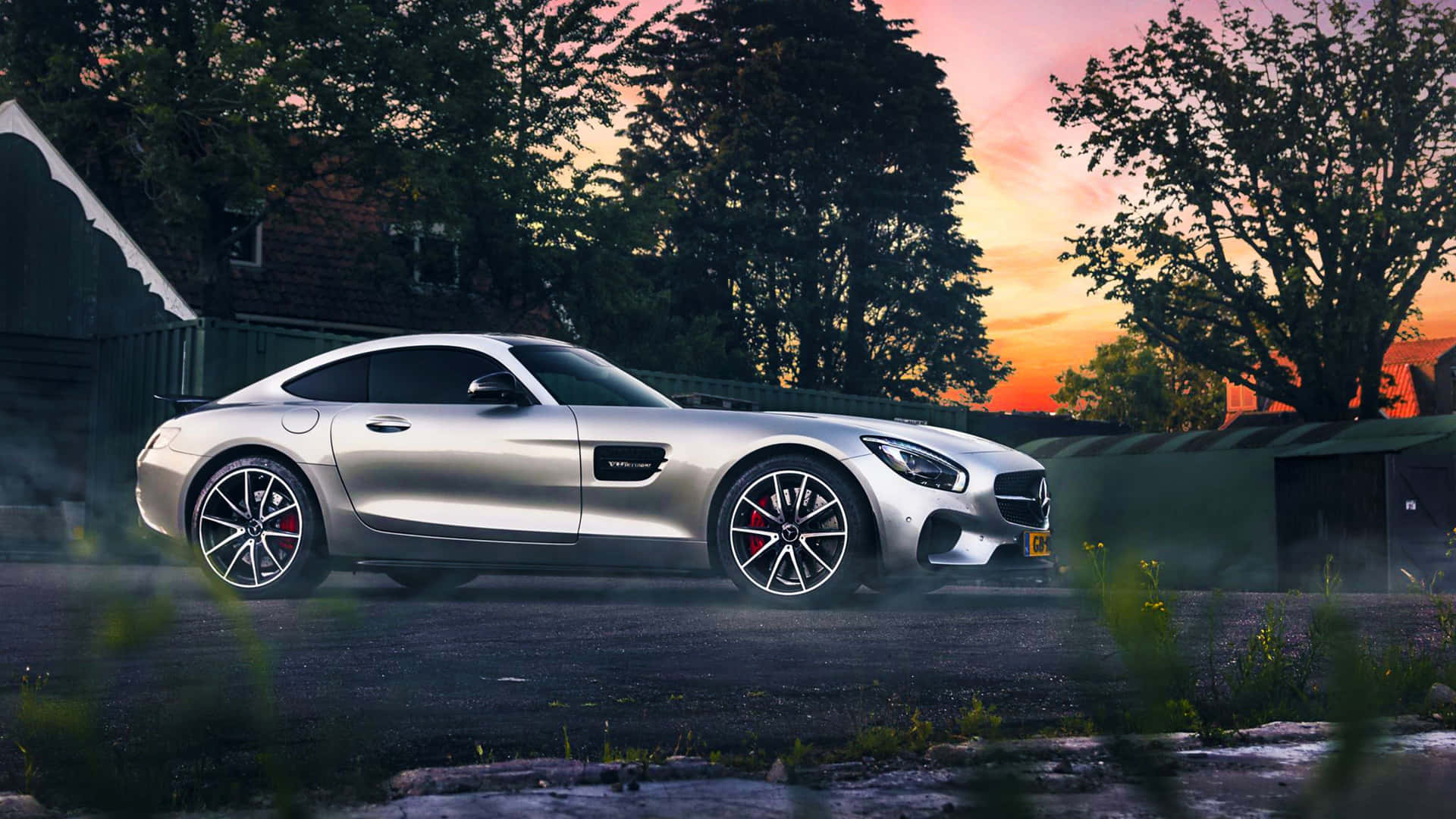 En kraftfuld blanding af præstation, luksus og stil: Mercedes AMG GT. Wallpaper