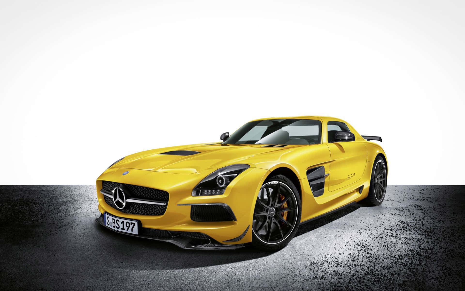 Mercedesbenz 2014 Yellow Black Series (serie Gialla Nera Del 2014 Di Mercedes Benz) Sfondo