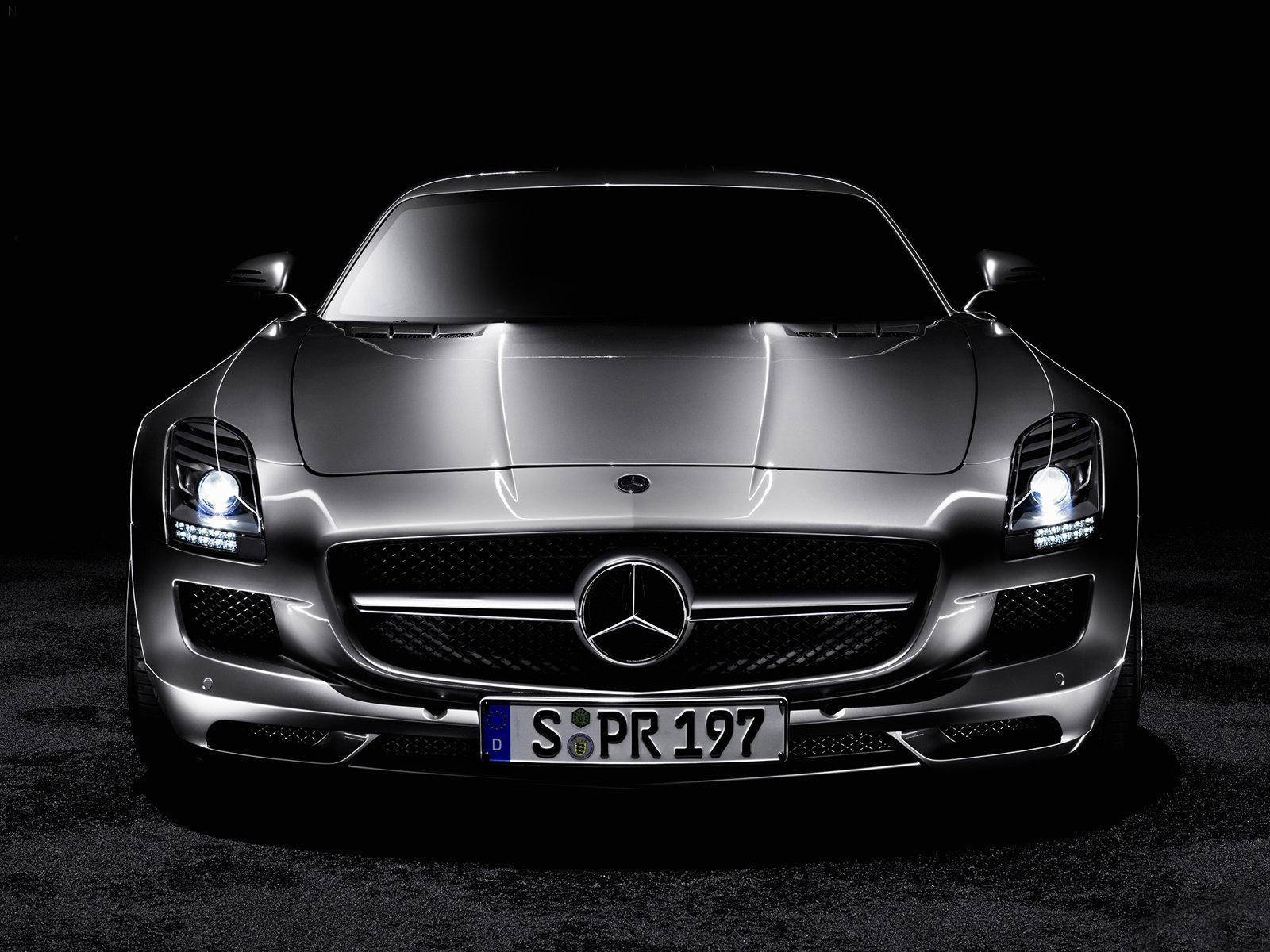 Mercedes-Benz AMG: Et symbol på luksus og magt Wallpaper
