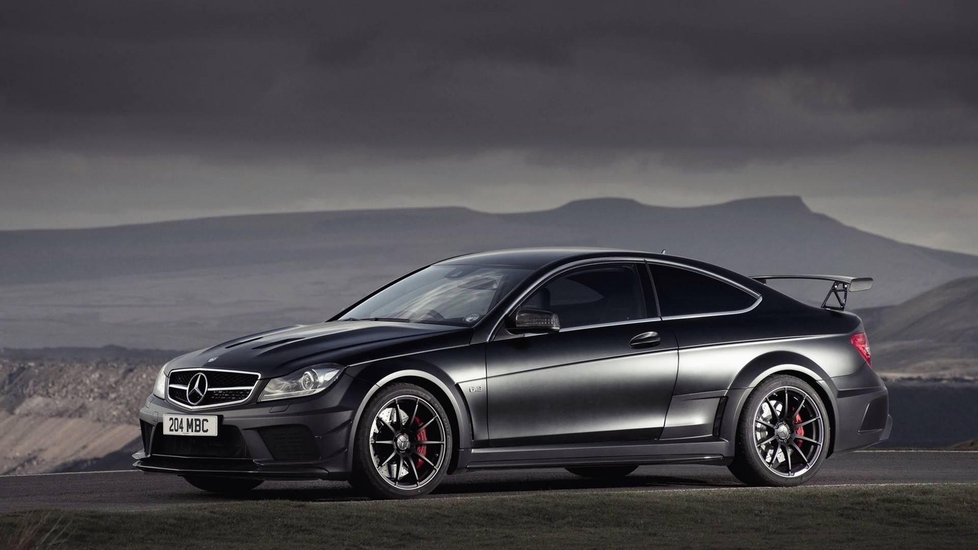 Impress Your Friends With An Unforgettable Mercedes-Benz AMG Wallpaper