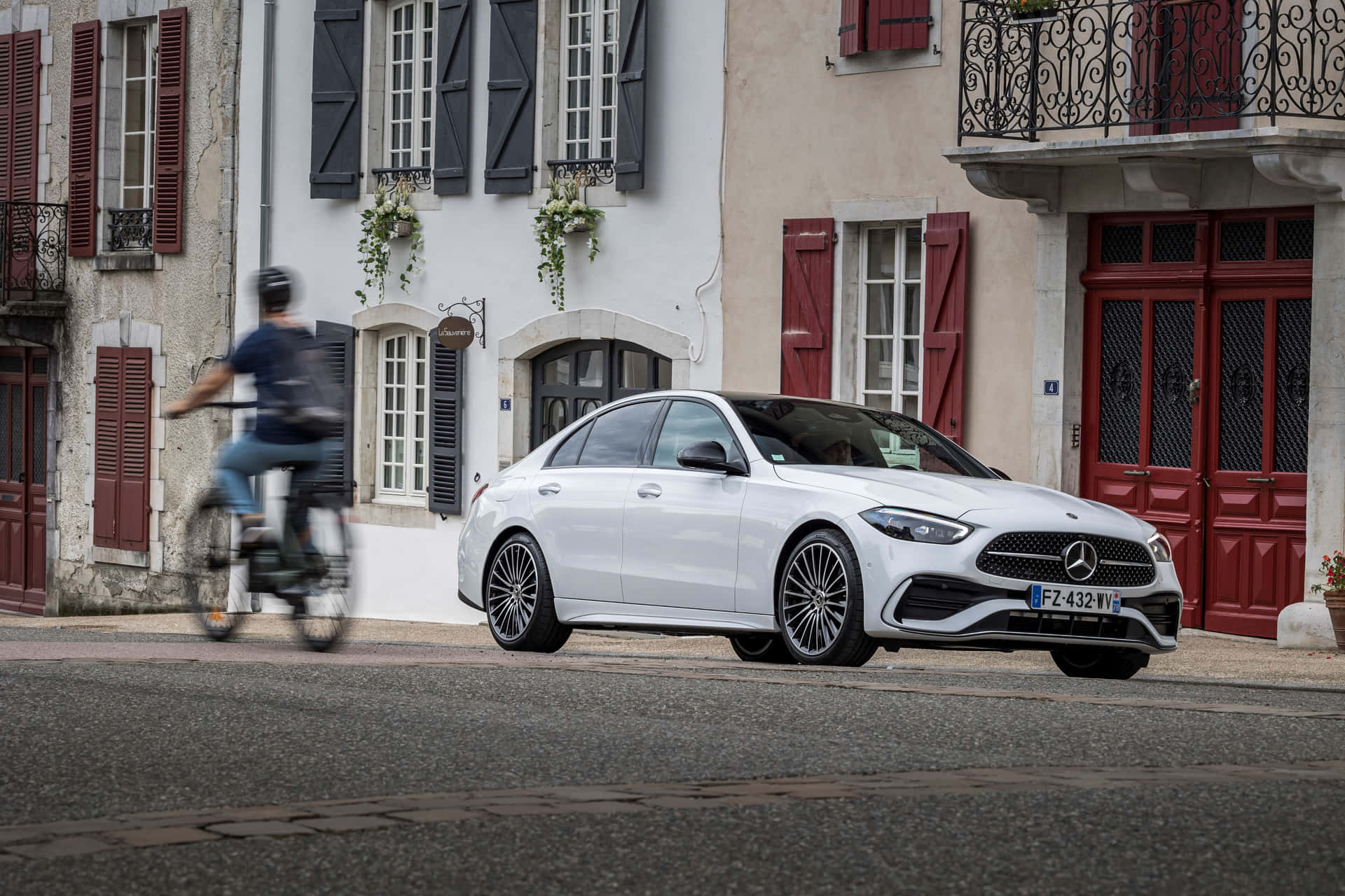 Mercedes Benz C Klasse Geparkeerd Op Europese Straat Achtergrond