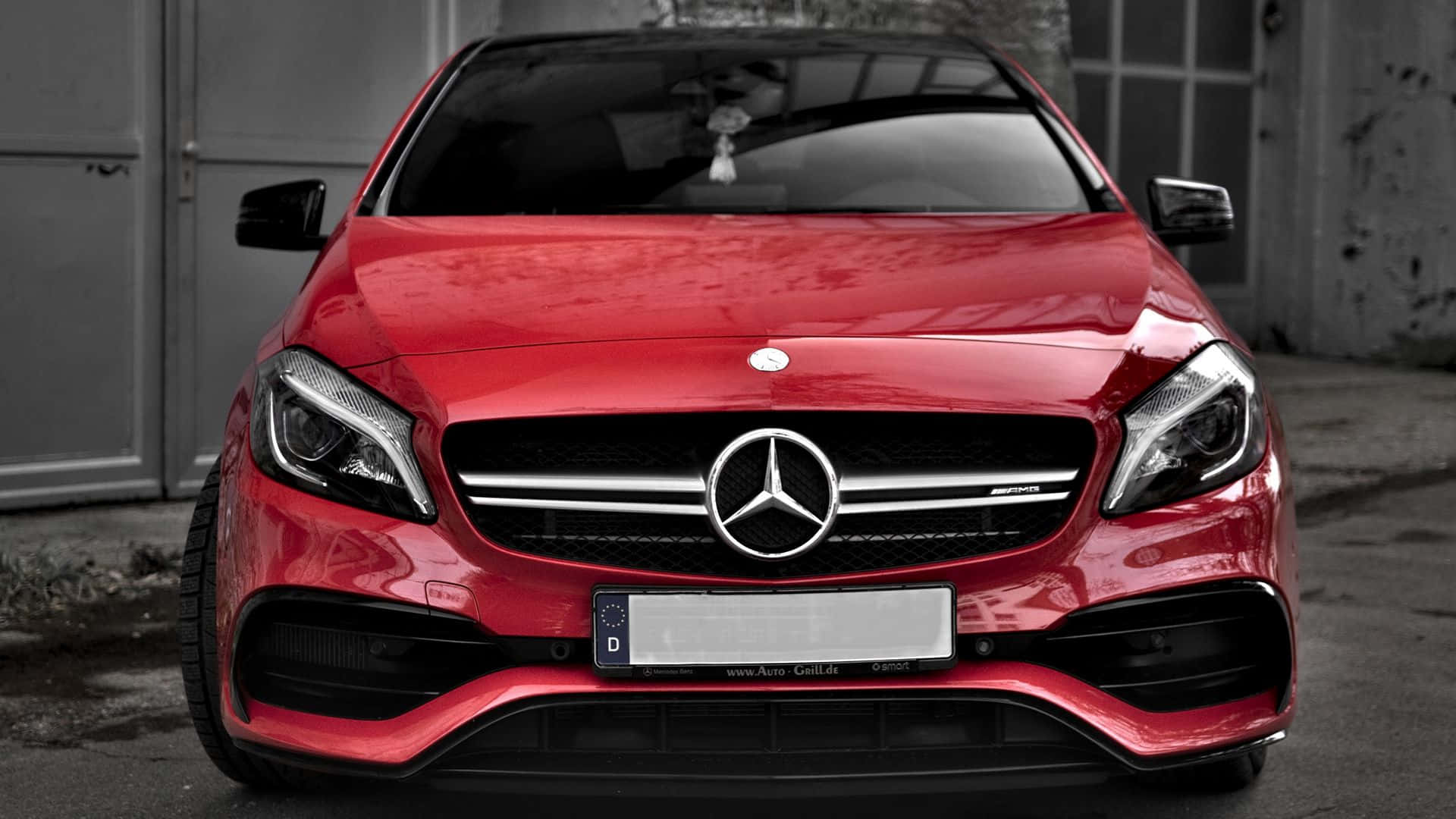 Fondode Pantalla Genial De Un Mercedes Benz Rojo En Alta Definición. Fondo de pantalla
