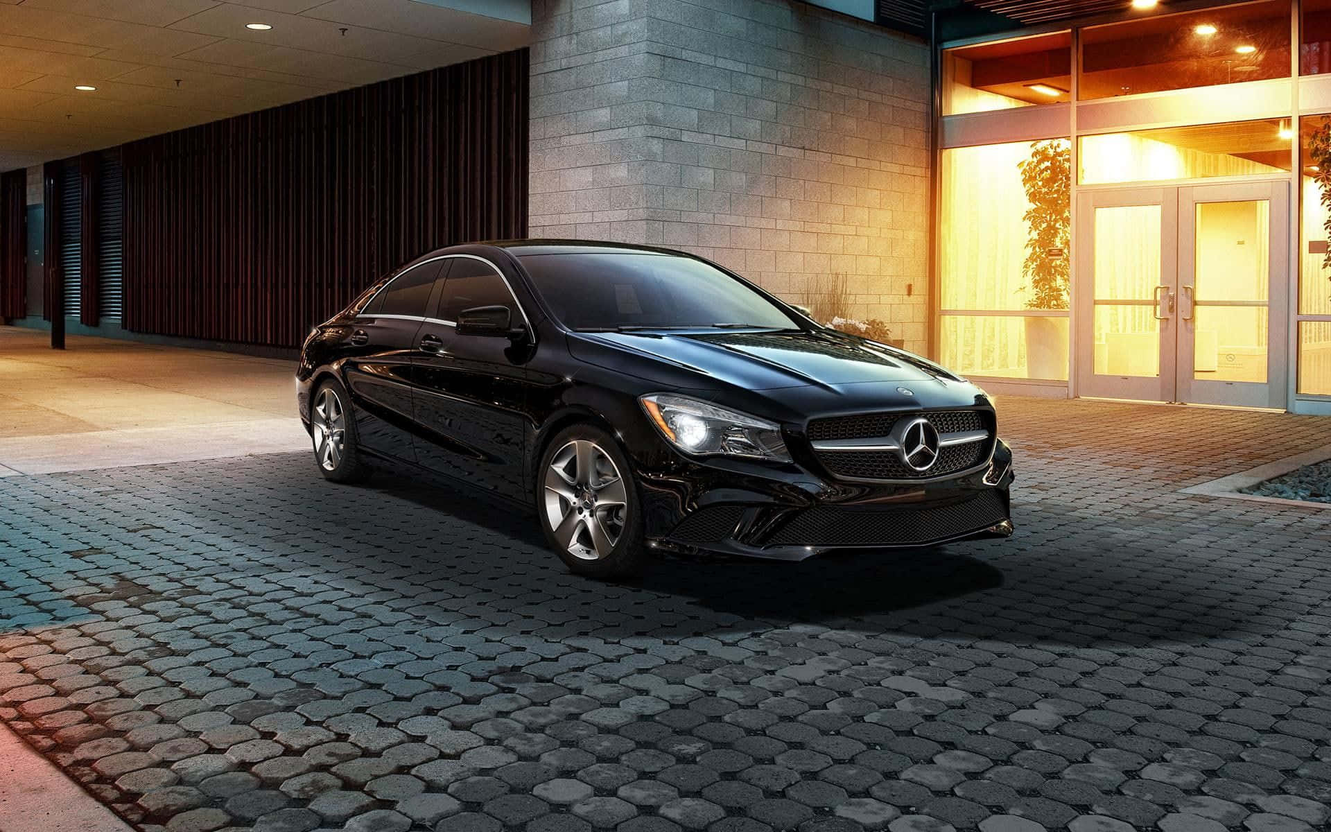 Mercedes Benz Cla-class Yang Rampung Dan Mewah Dalam Gerakan Wallpaper