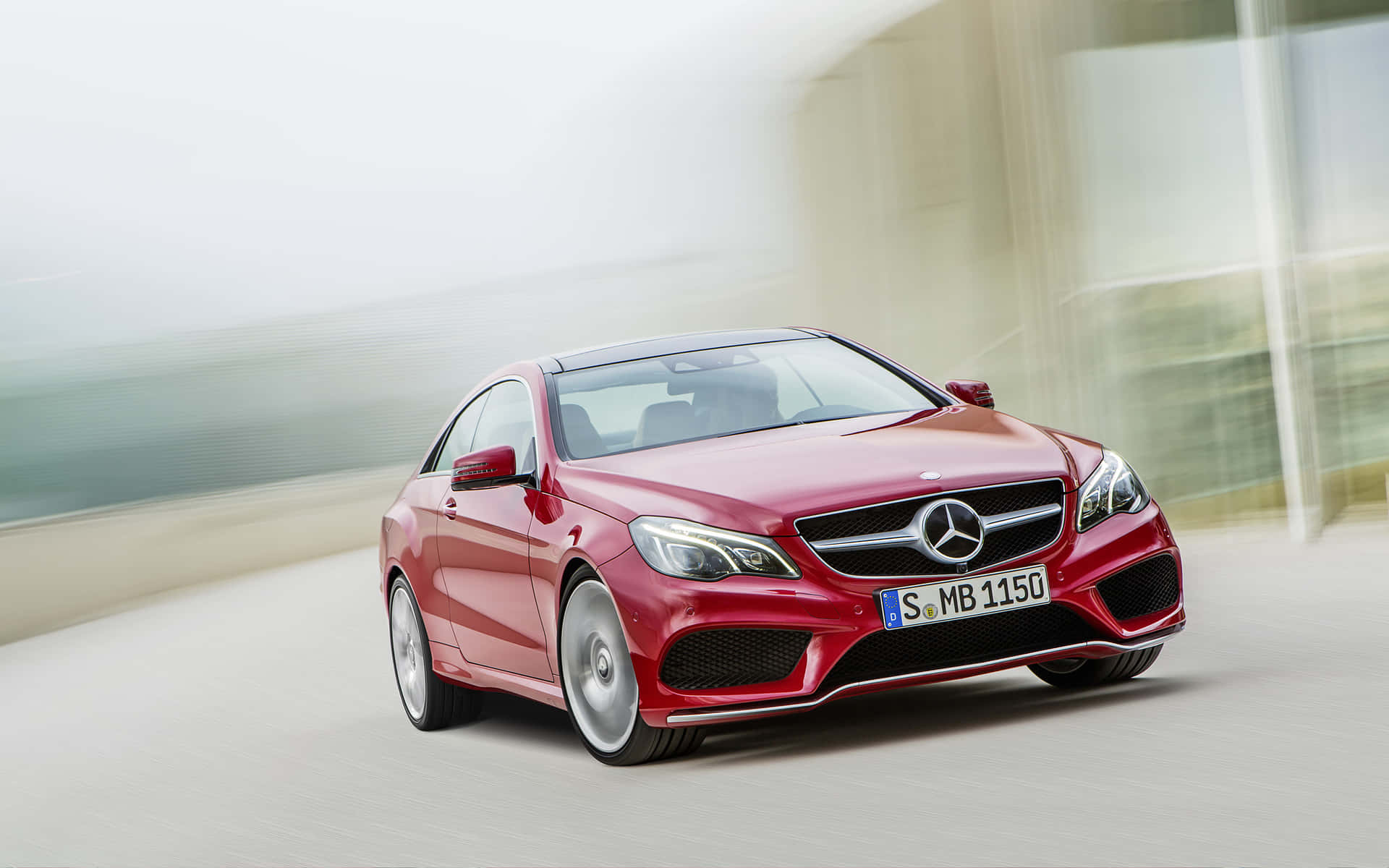 Unavida De Lujo Y Sofisticación: El Mercedes Benz Clase E. Fondo de pantalla
