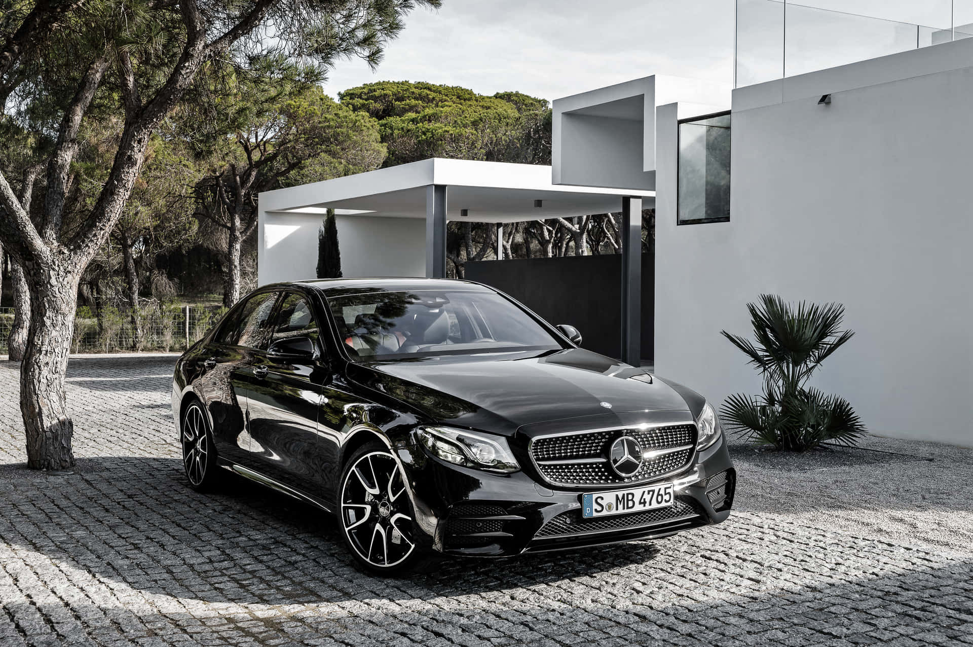 Shiny Black Mercedes Benz Clase E Wallpaper