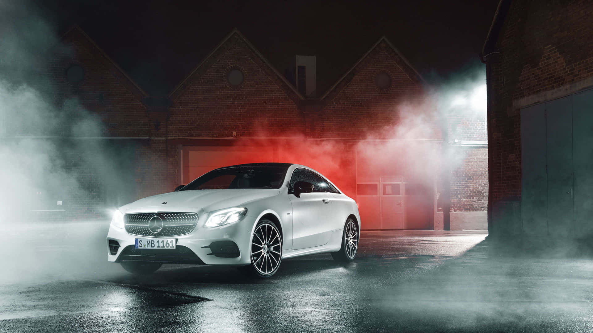 Tag Luxus til nye højder med Mercedes Benz Clase E Wallpaper Wallpaper