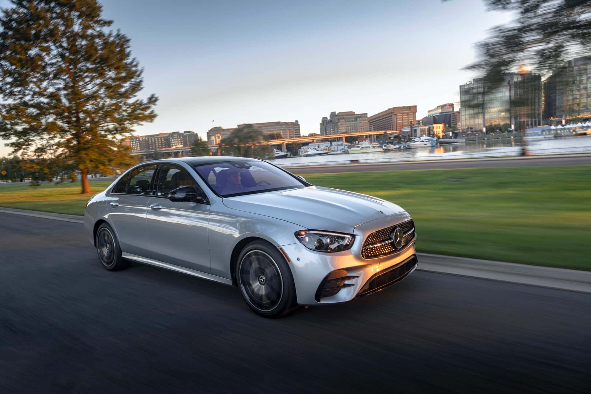 Indulge In Style With the Mercedes Benz Clase E Wallpaper