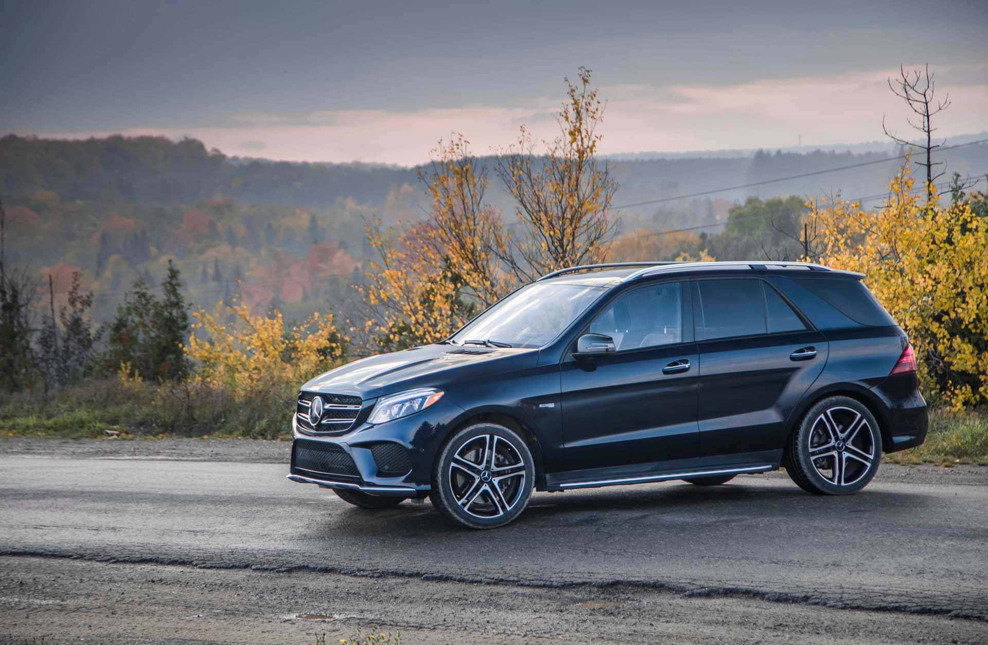 Explore the Luxury and Innovation of the Mercedes Benz GLE-Class Wallpaper