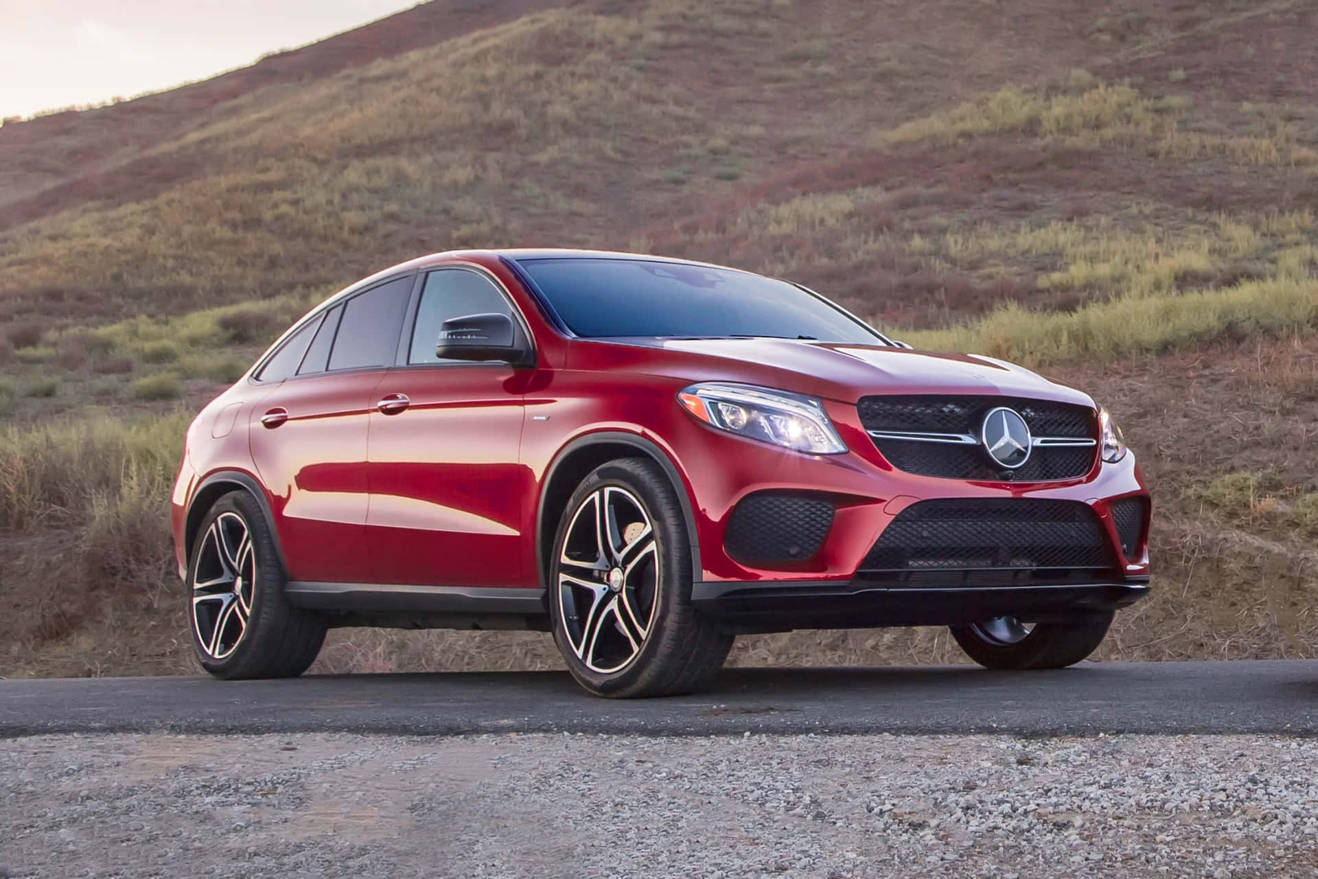 Captivating Mercedes-Benz GLE-Class in Action Wallpaper