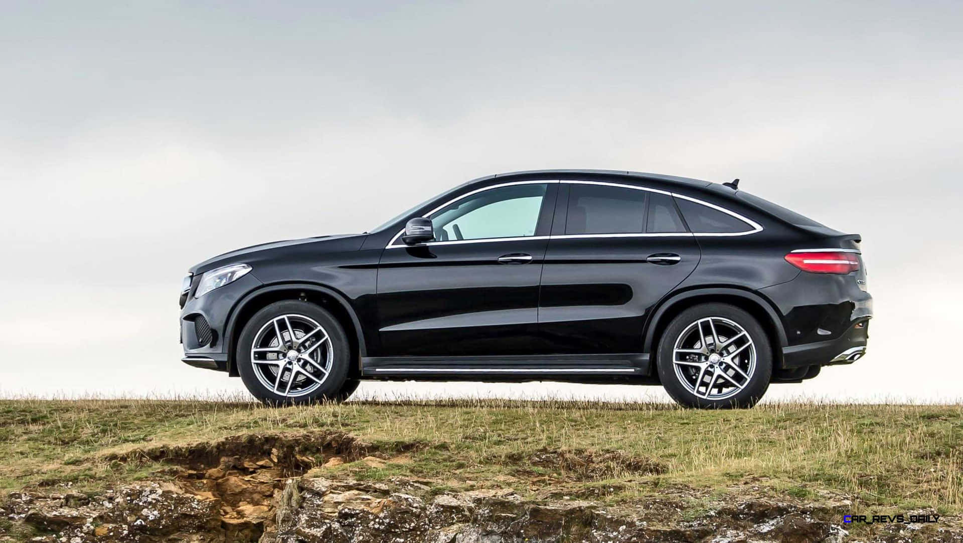 The New Luxury - Mercedes Benz GLE-Class in All Its Glory Wallpaper