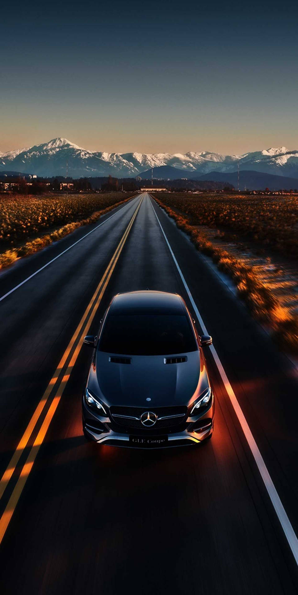 Mercedes Benz På Vejen Iphone Wallpaper Wallpaper