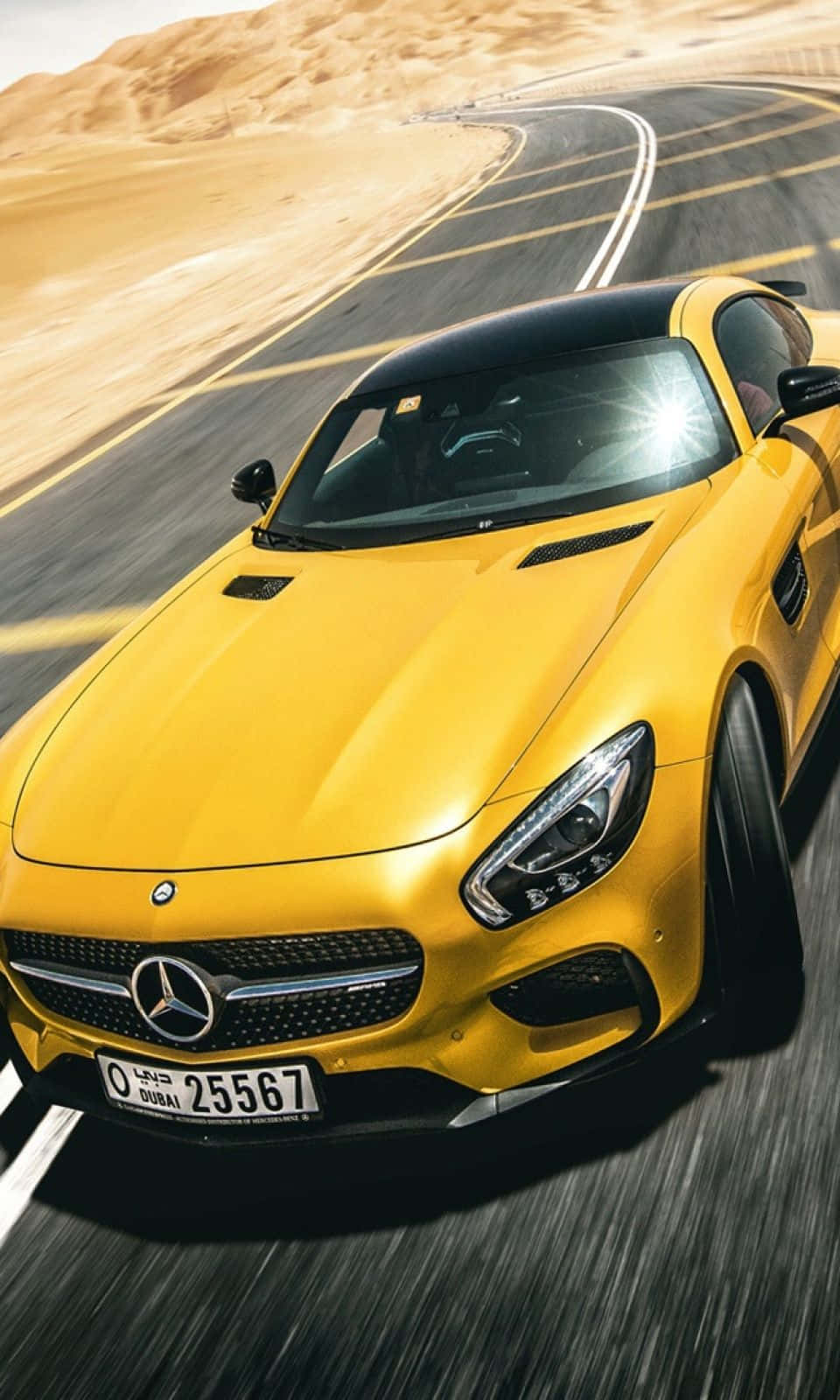 Forenkle dit liv med Mercedes Benz-telefon baggrundsbillede. Wallpaper