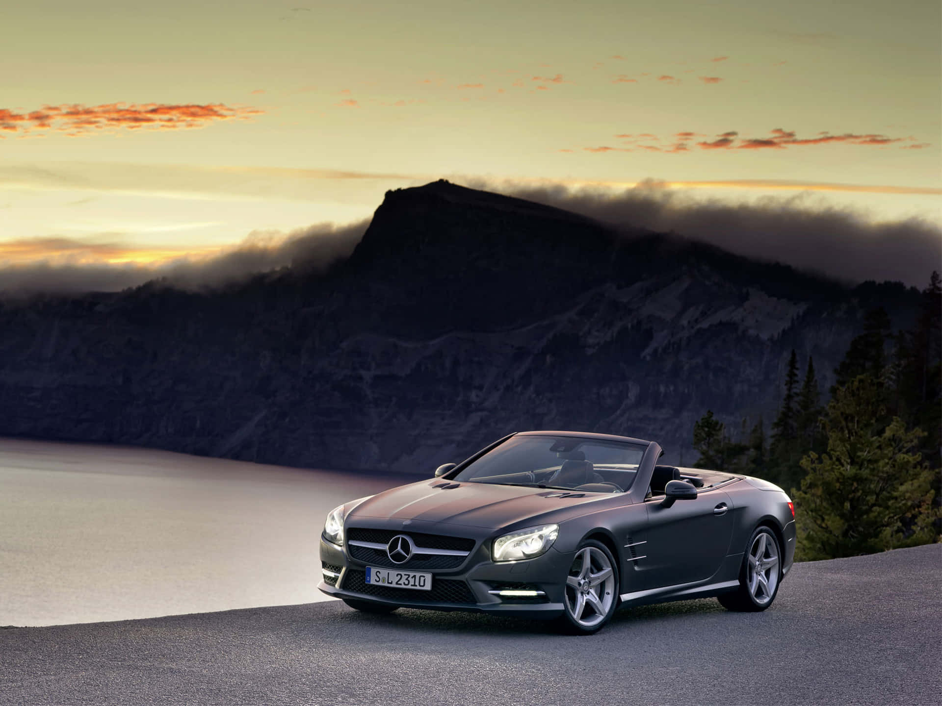 Sleek and Sophisticated Mercedes-Benz SL-Class Wallpaper