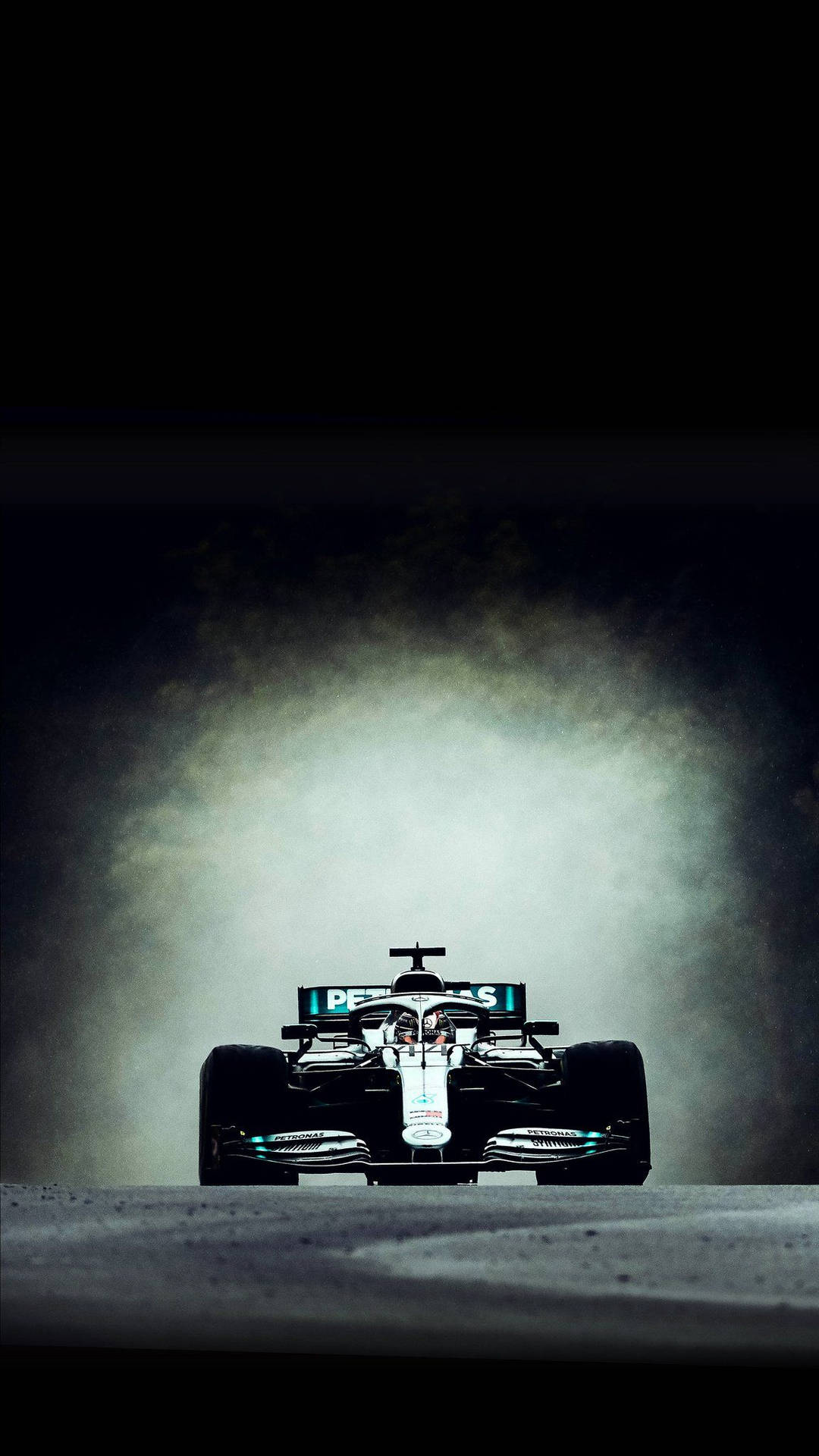Kør ind i fremtiden med Mercedes F1 holografisk racer tapet. Wallpaper
