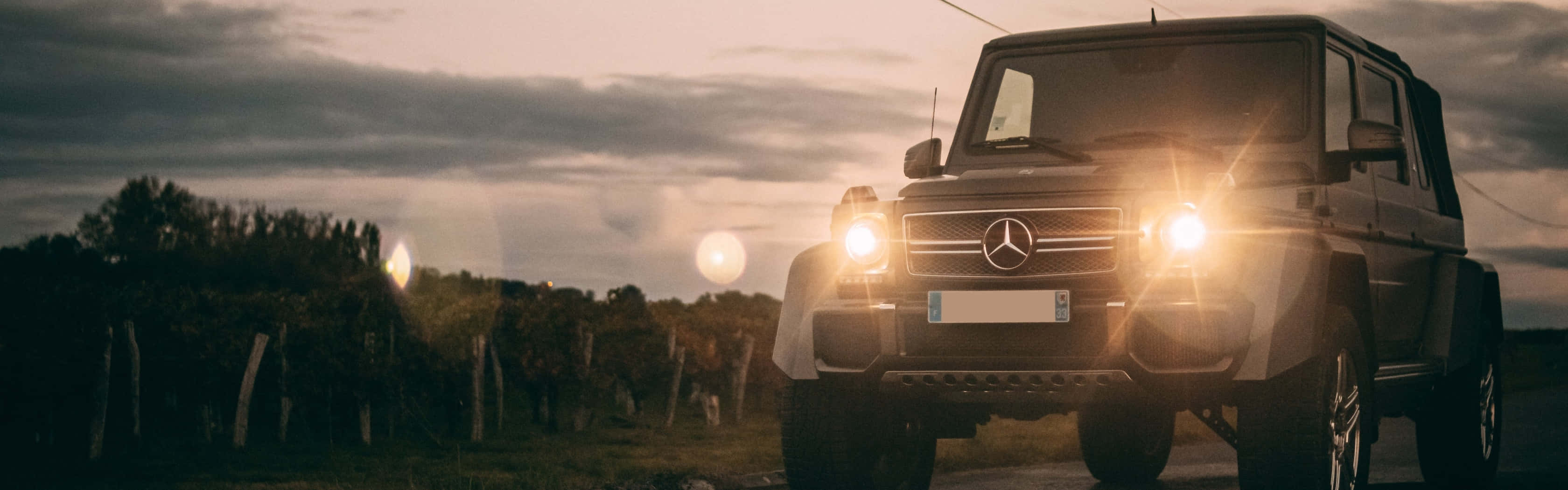 Perjalanan Senja Mercedes G Class Wallpaper