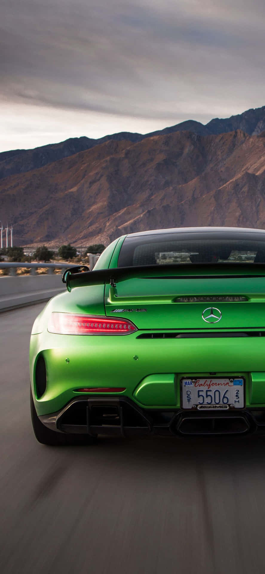 Vistatrasera De Un Mercedes Gts Verde Fondo de pantalla