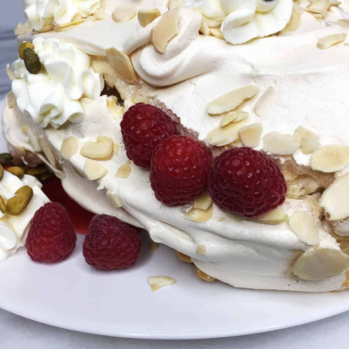 A delicious homemade meringue dessert Wallpaper