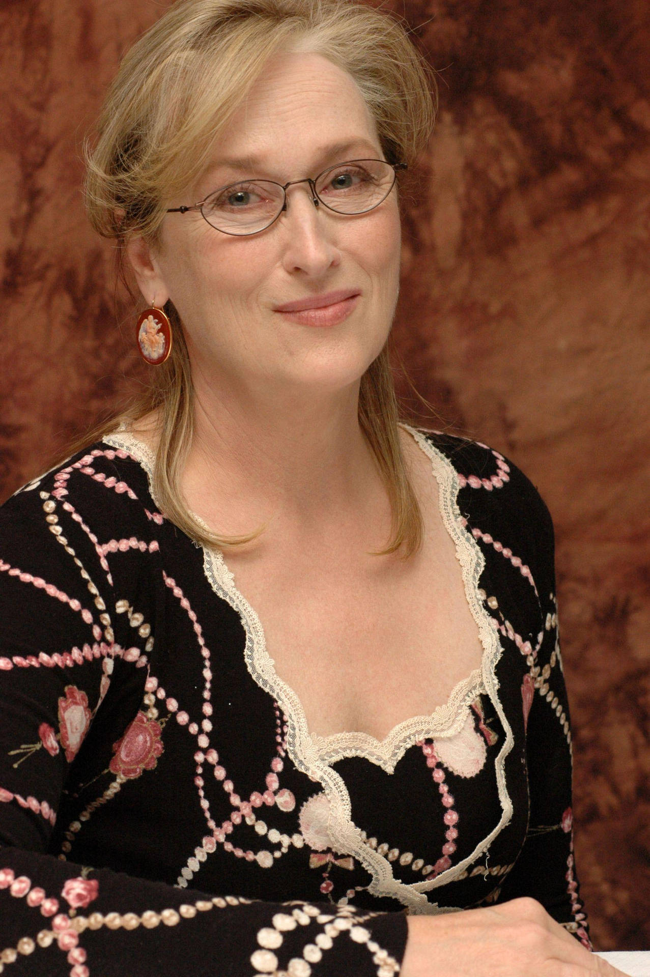 Meryl Streep With Specs Wallpaper
