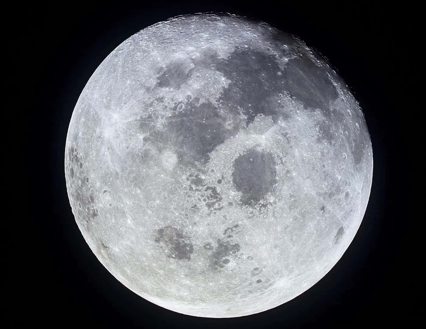 Cratères De Lune Éblouissants Illuminés Contre Un Ciel Étoilé Fond d'écran