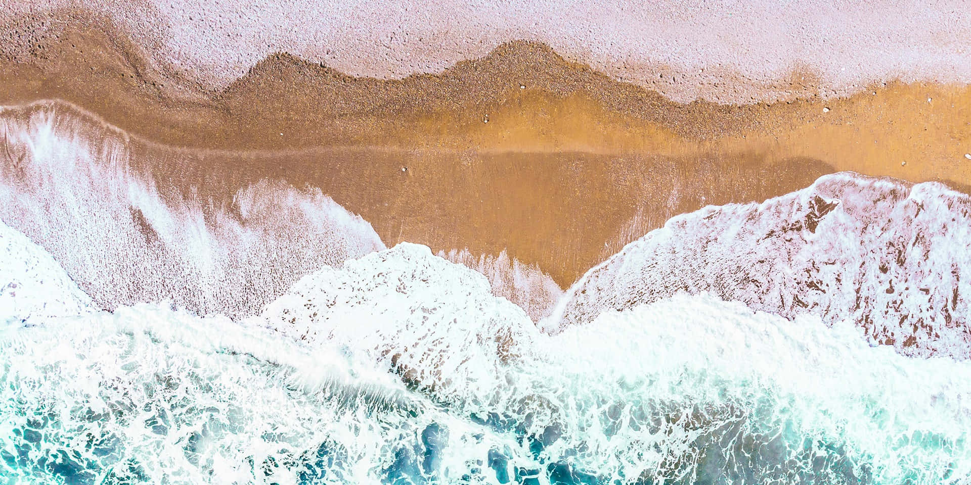 Mesmerizing Ocean Tides At Twilight Wallpaper