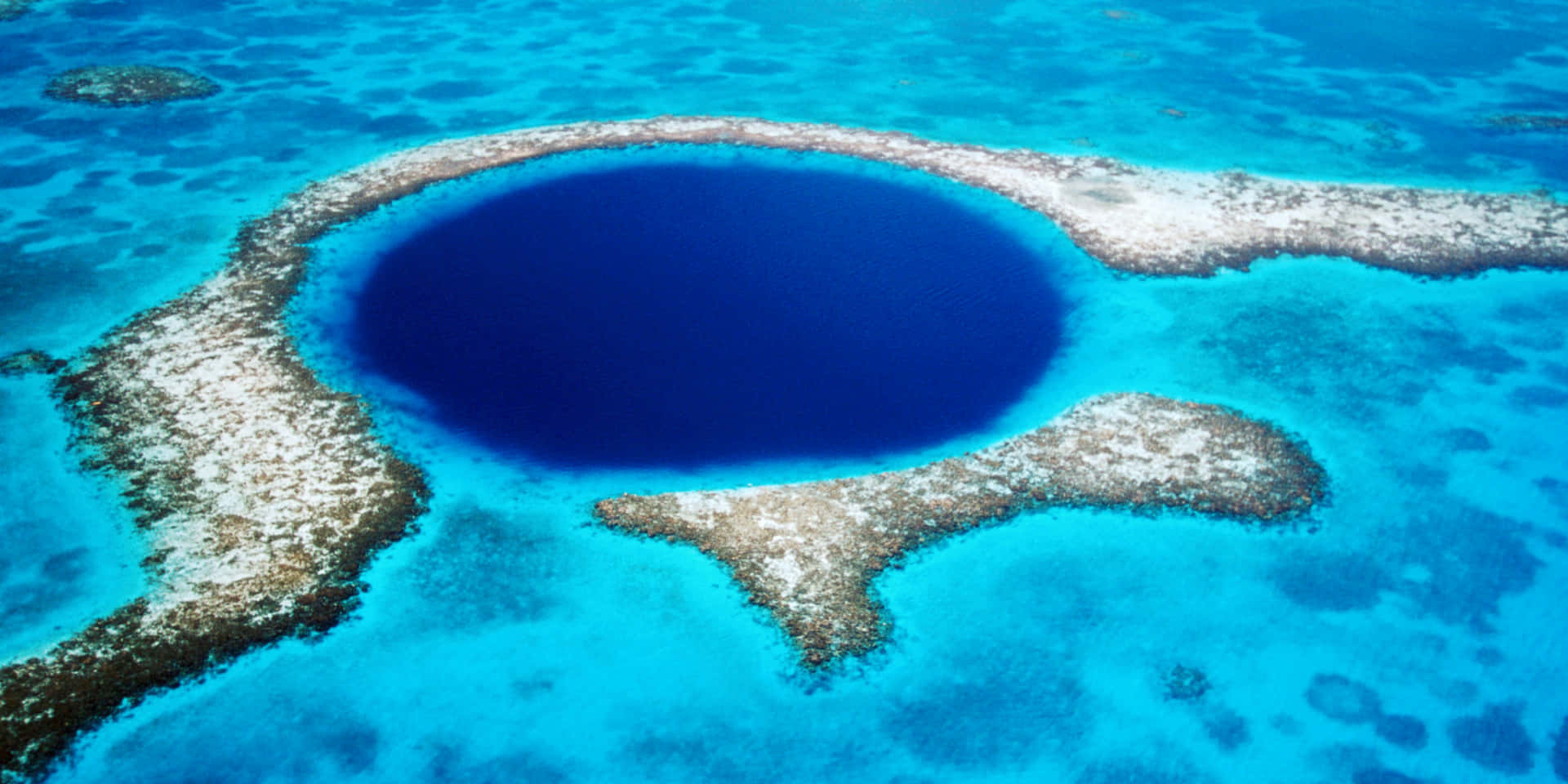 Mesmerizing View Great Blue Hole Wallpaper