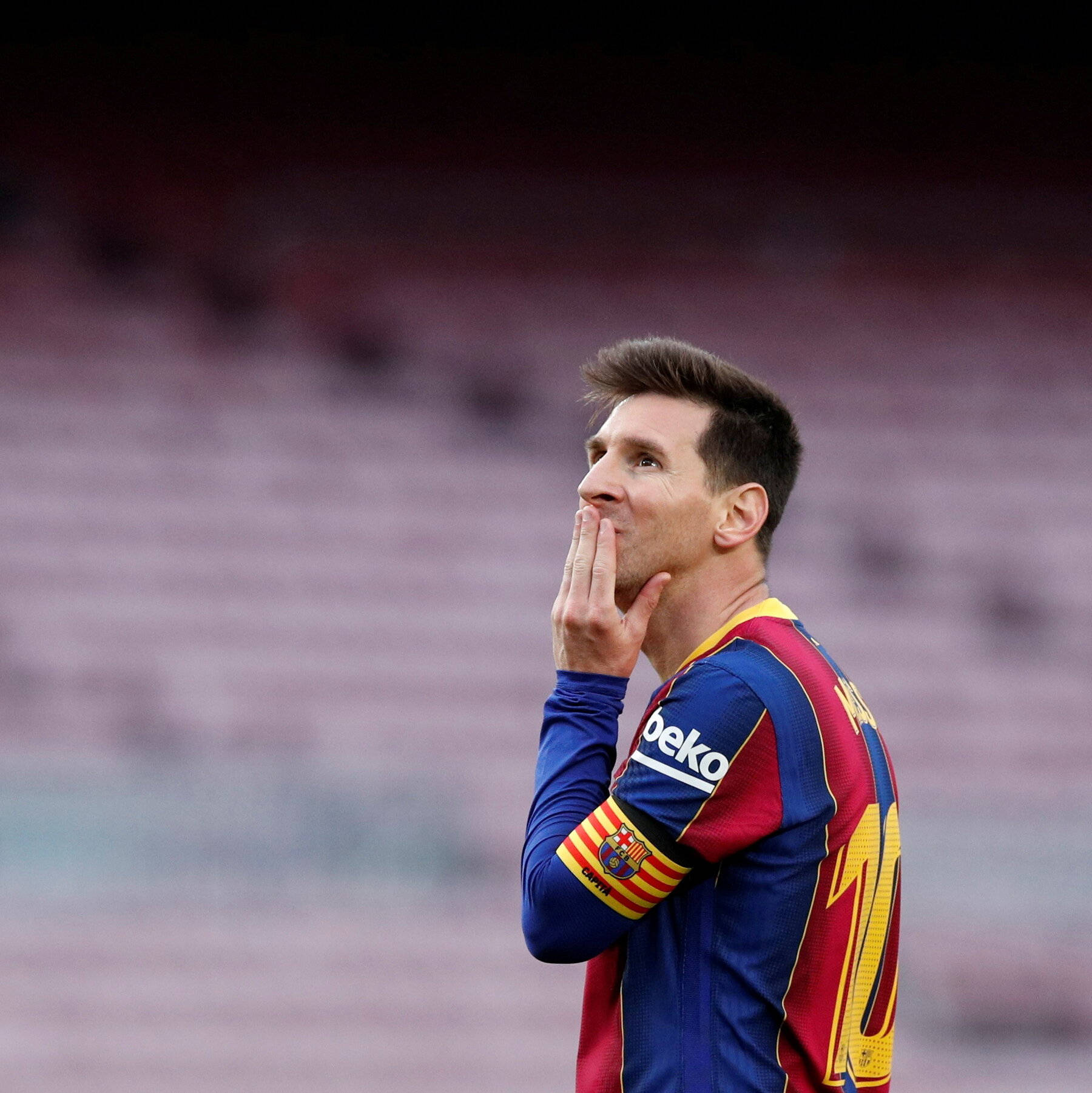 Messi2021 Expressão Desanimada Papel de Parede