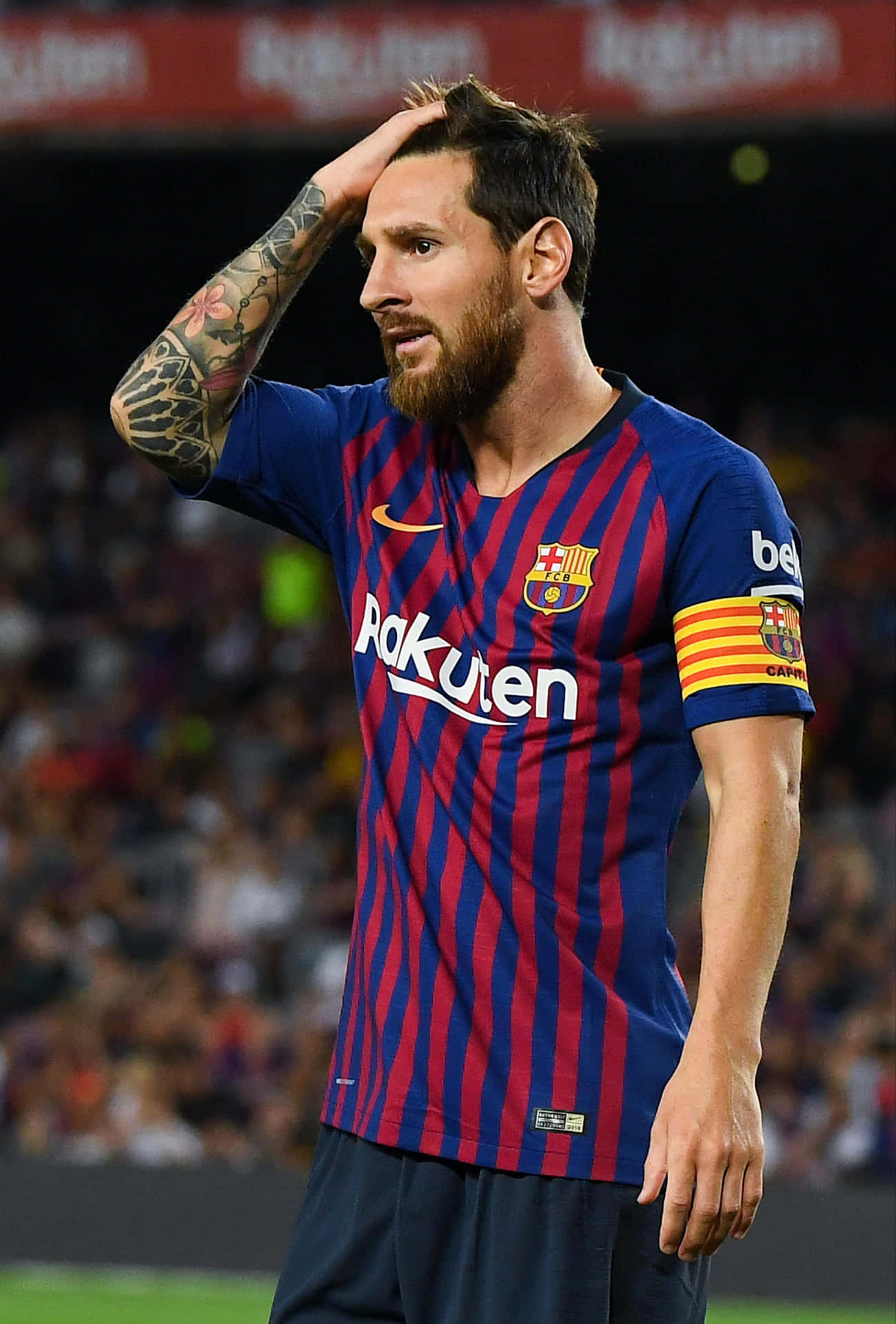 Messi Reflective Moment Barcelona Uniform Wallpaper