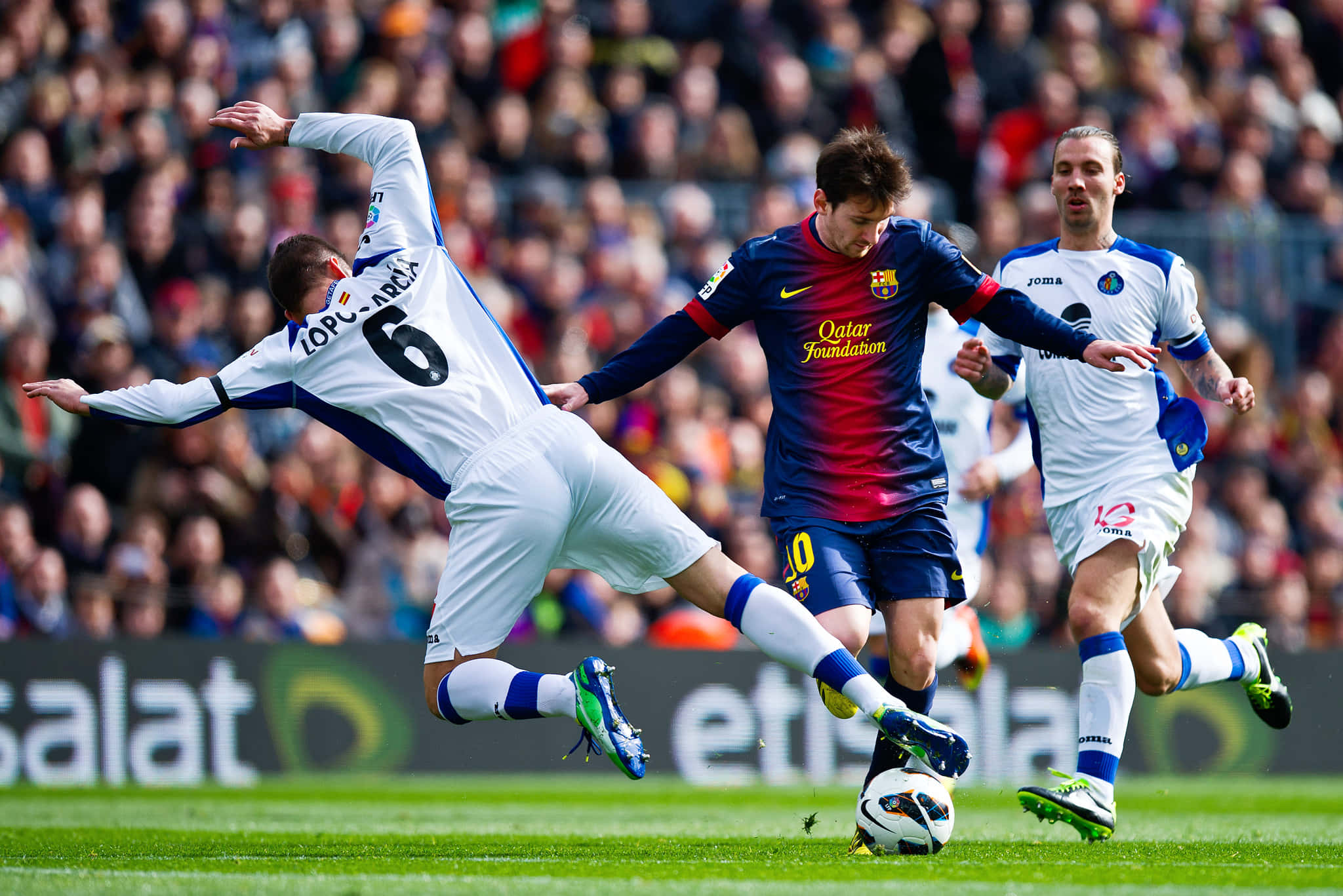 Messi - The Dribbling Maestro Wallpaper