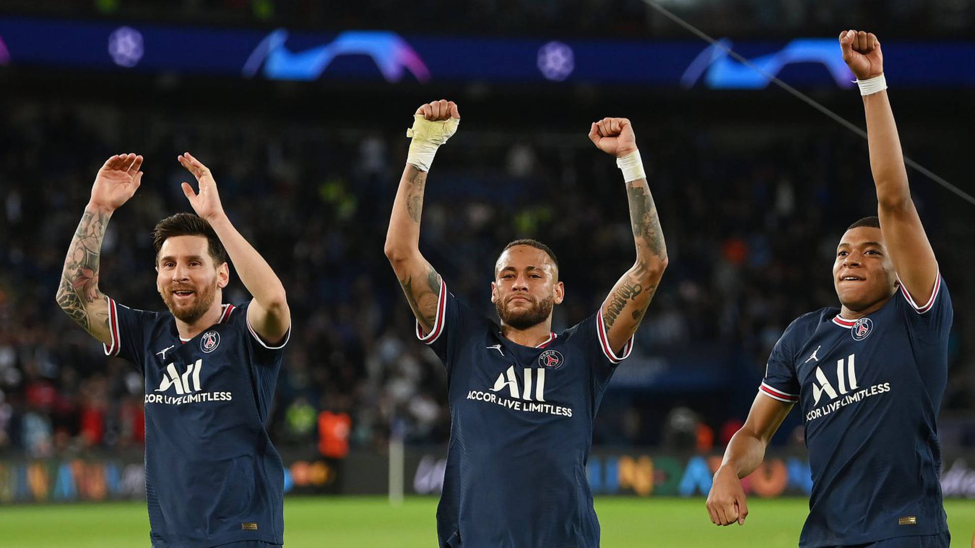 Messi, Neymar và Mbappe, đây là bộ ba siêu sao đang lập nên kỷ lục tại Ligue 1 năm nay. Hãy xem hình nền với sự xuất hiện của ba ngôi sao này và cảm nhận những trận đấu cực kỳ hấp dẫn của PSG. Chắc chắn bạn sẽ không thể rời mắt khỏi màn hình điện thoại.