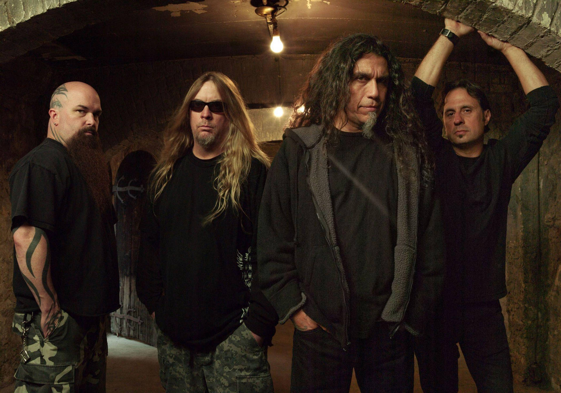Slayer medlemmer fra metalbandet er et varigt tapet til væggen. Wallpaper